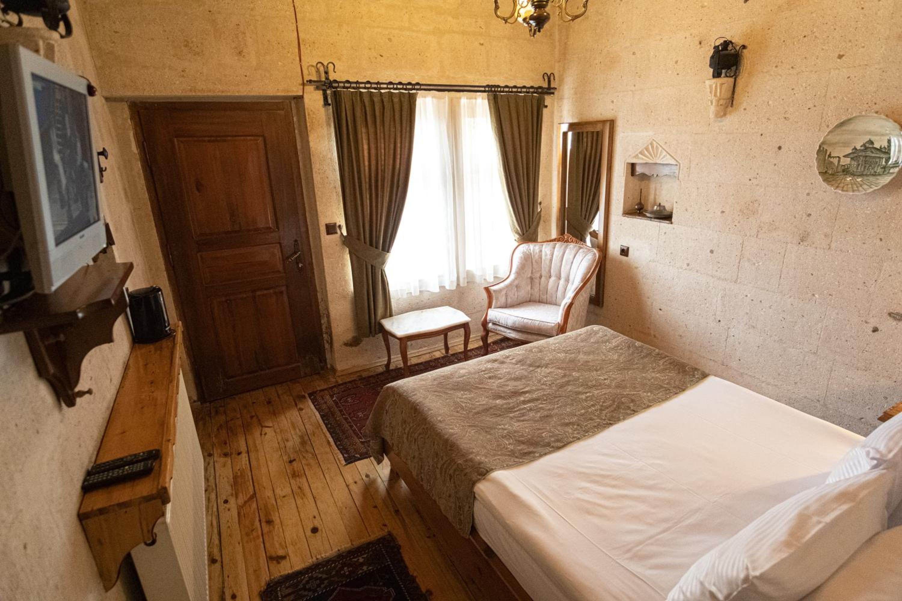 Standard Double Room - Photo 2