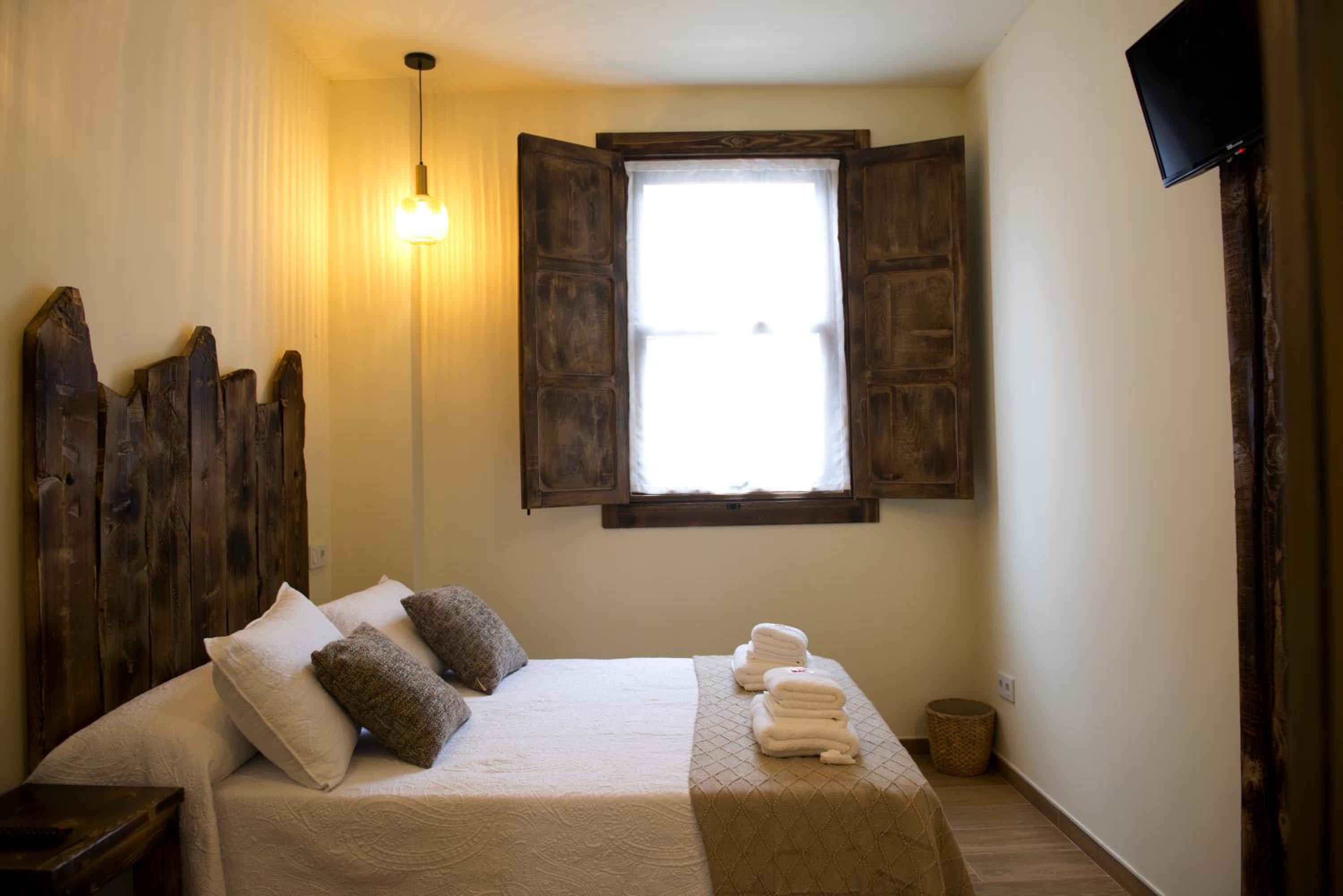 Double Room with Private Bathroom photo 3