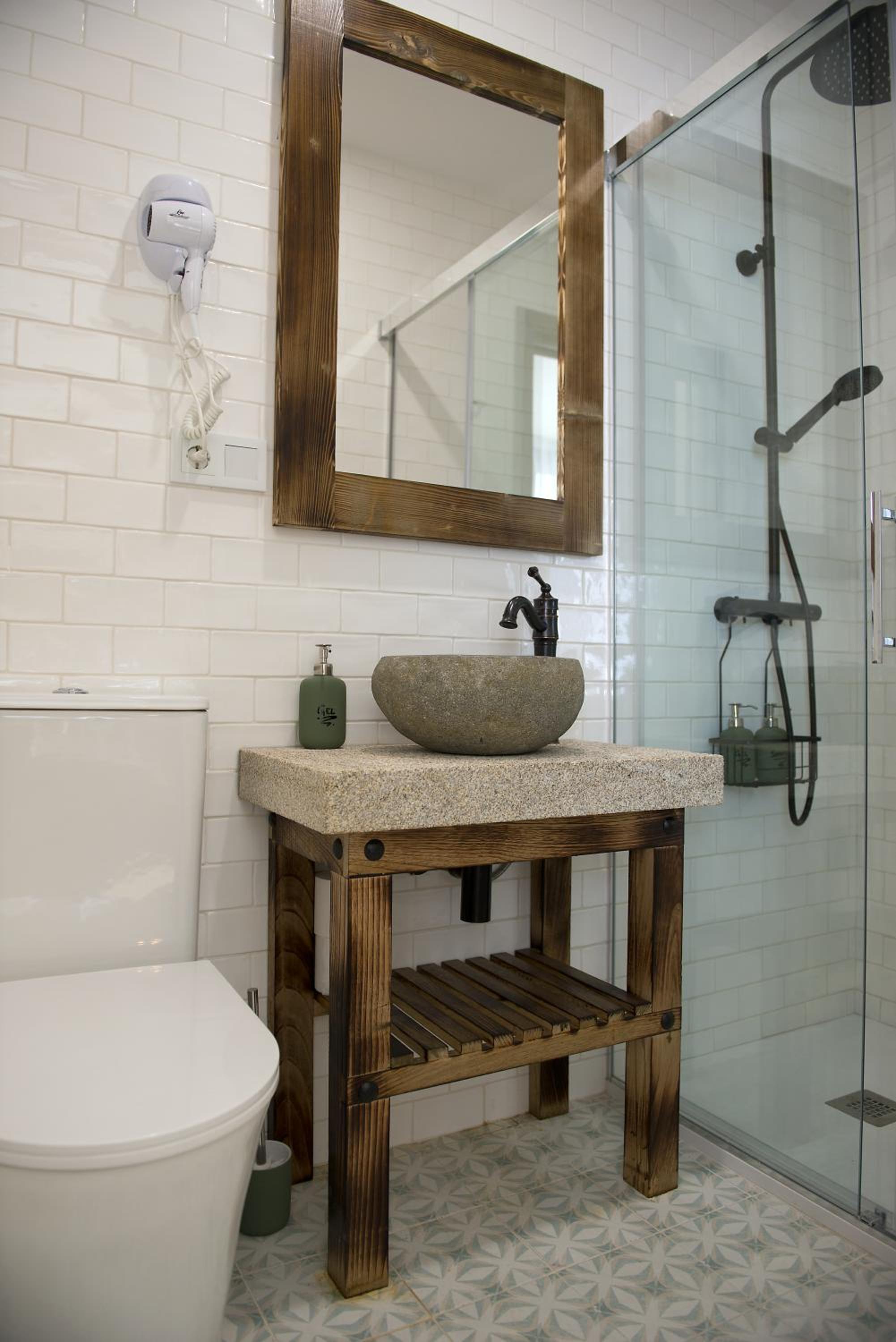 Double Room with Private Bathroom - Photo 3