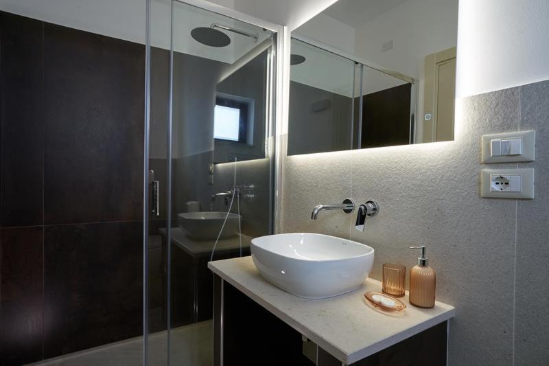 Double Room with Spa Bath - Photo 6