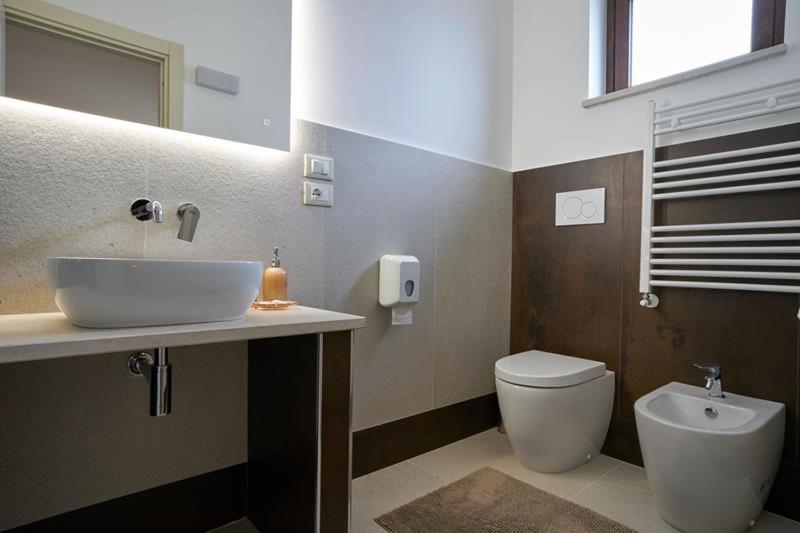 Double Room with Spa Bath - Photo 2