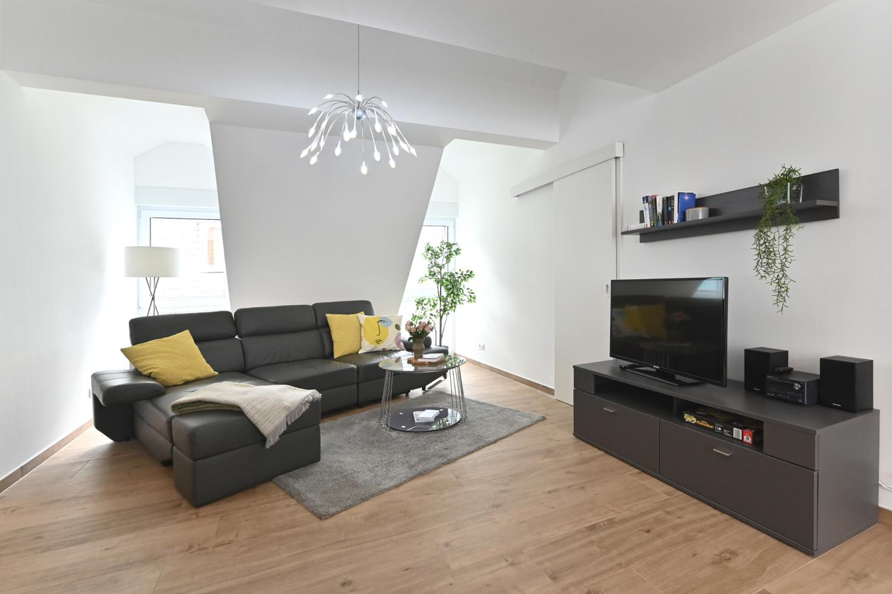 Apartment with Balcony photo 2
