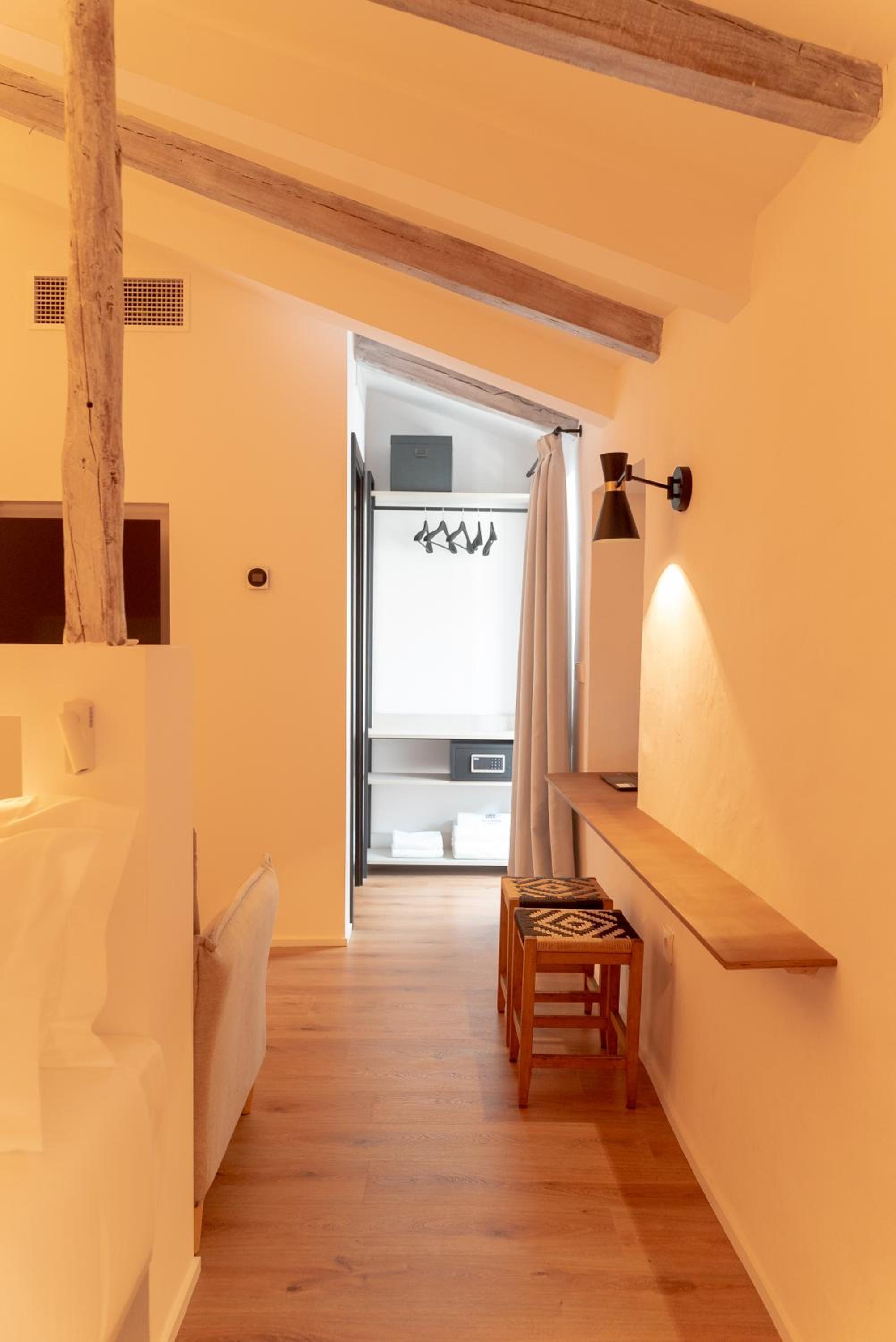 Deluxe Suite - Photo 13
