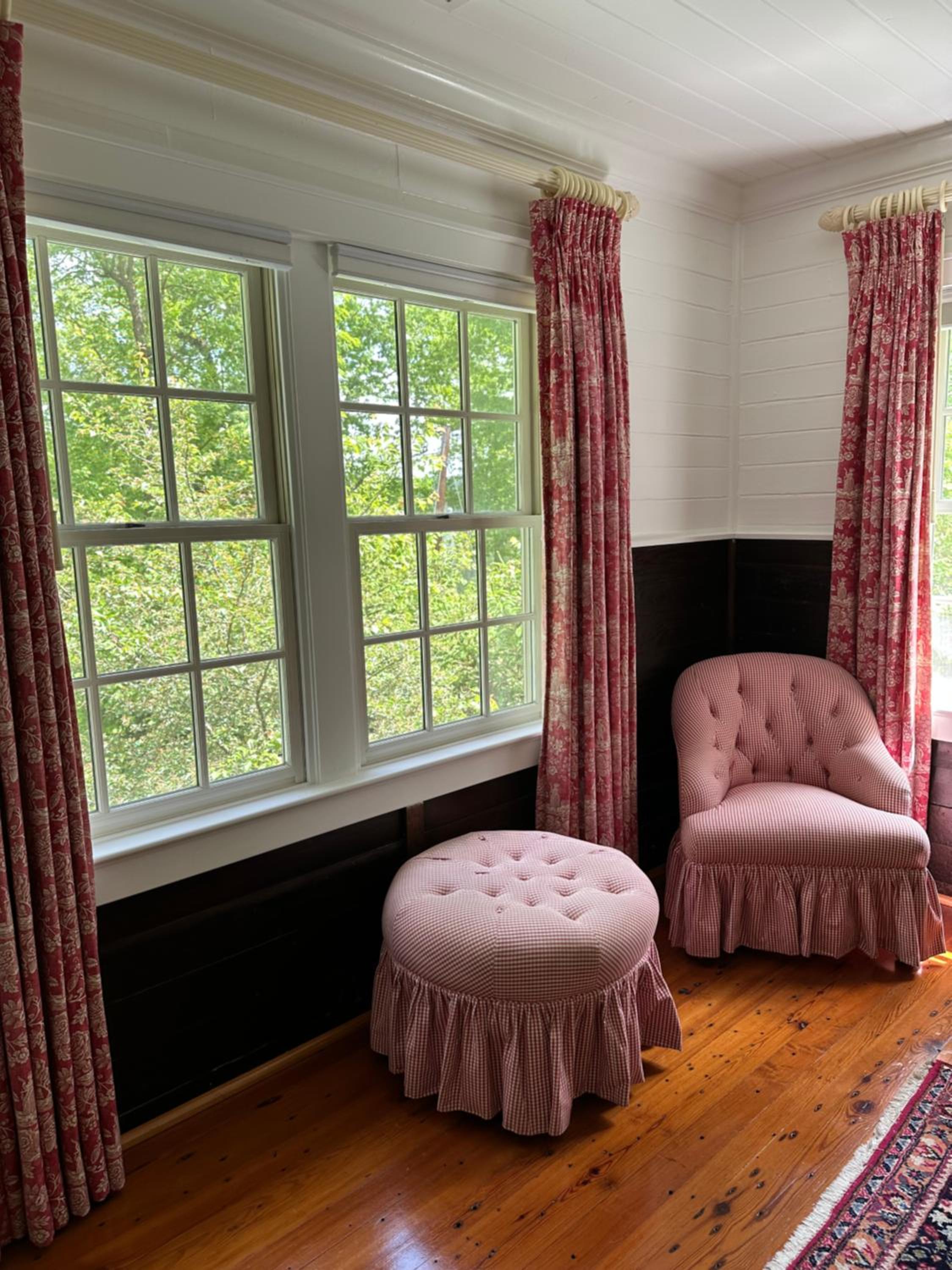 Stallion Queen Suite photo 2