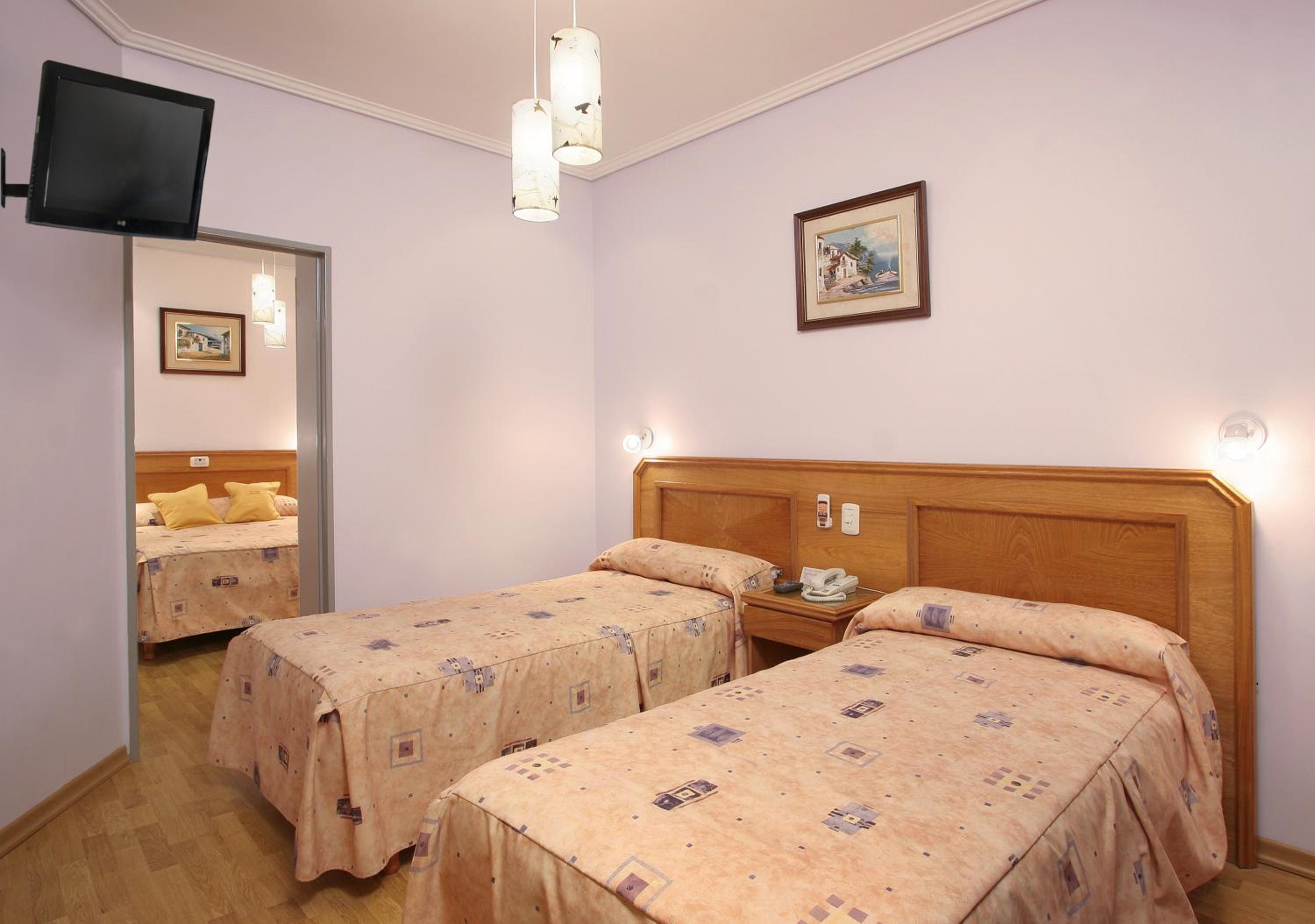 Suite (4 Adults) photo 1