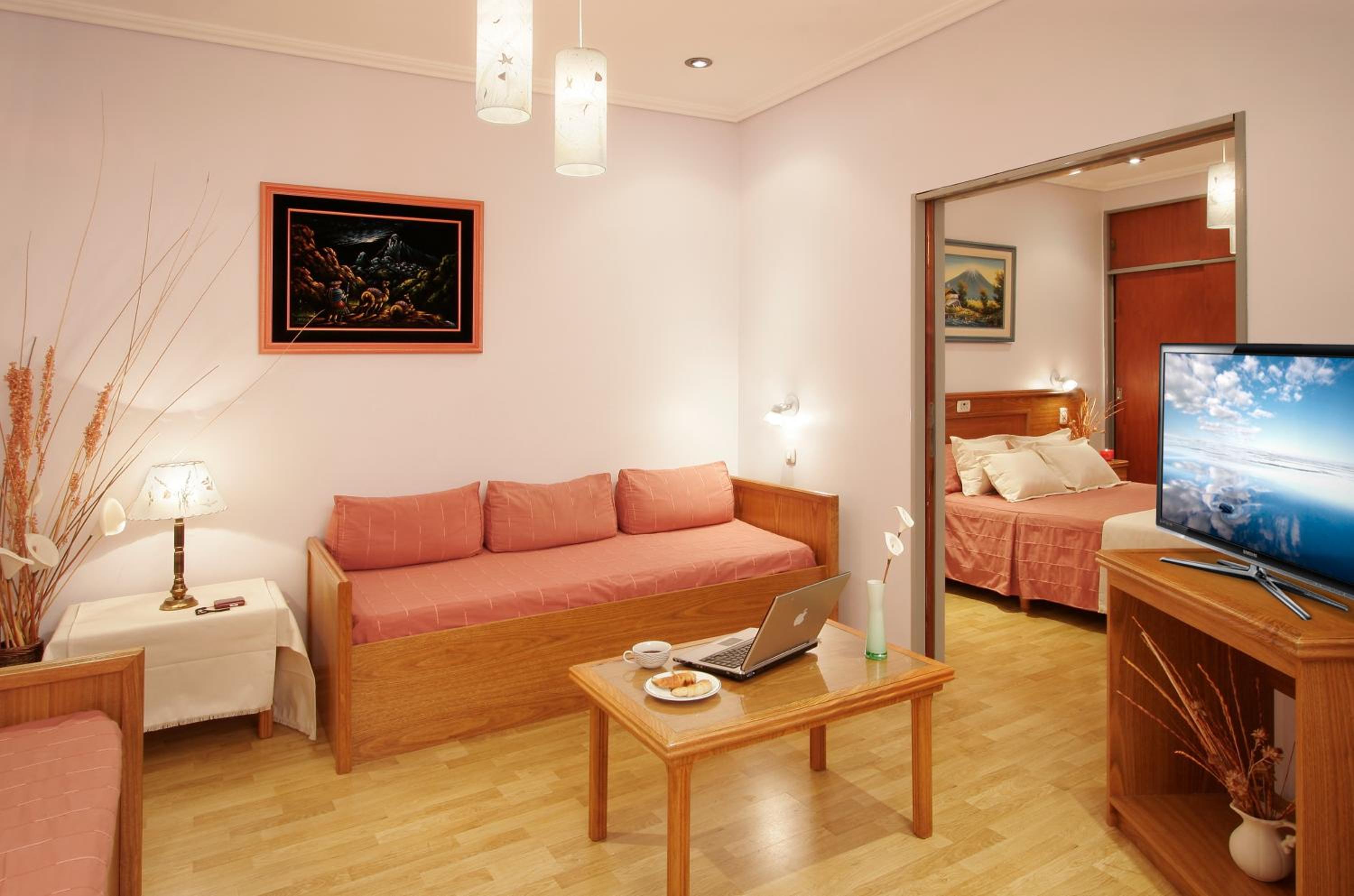 Suite (4 Adults) photo 2