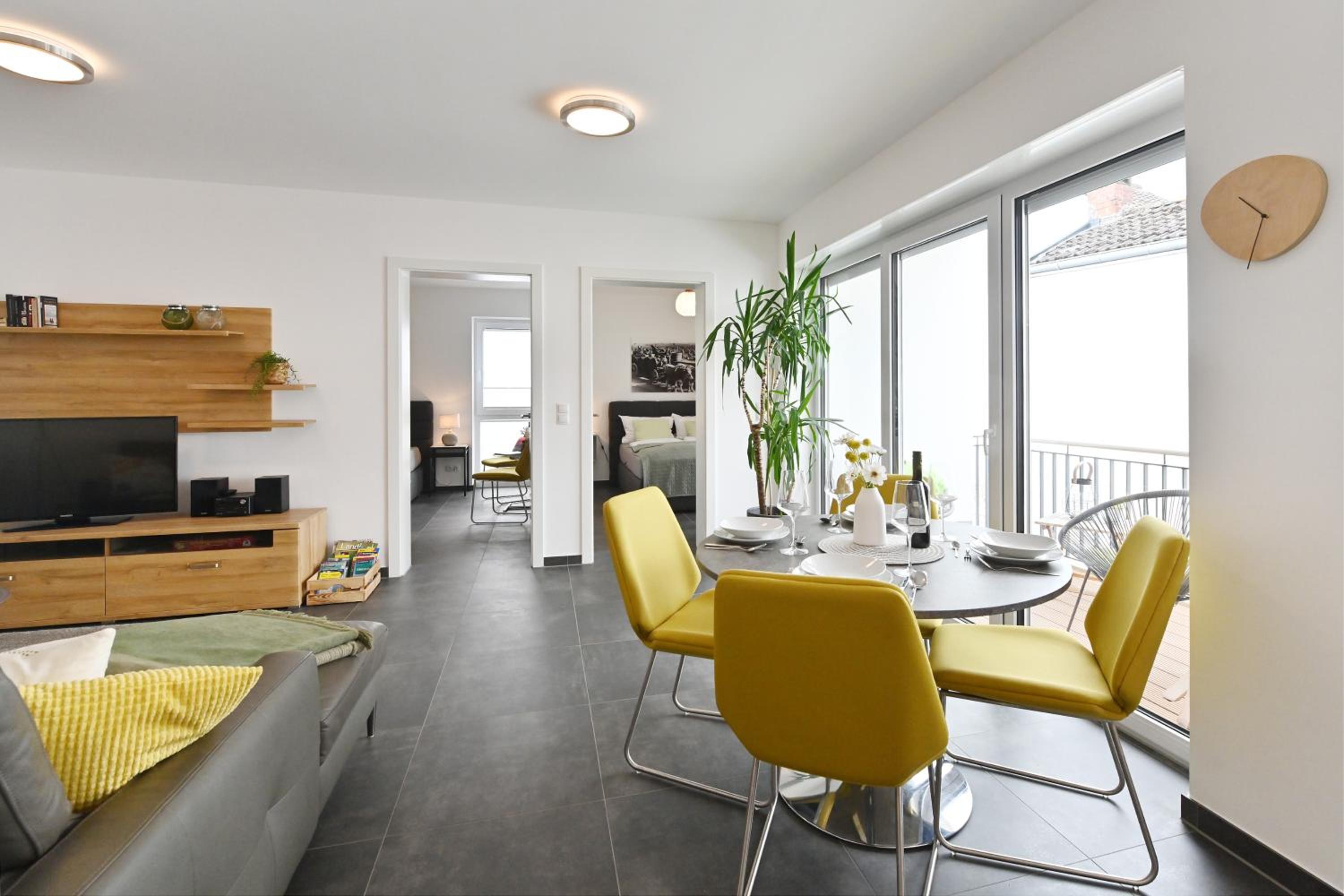 Apartment with Balcony photo 3