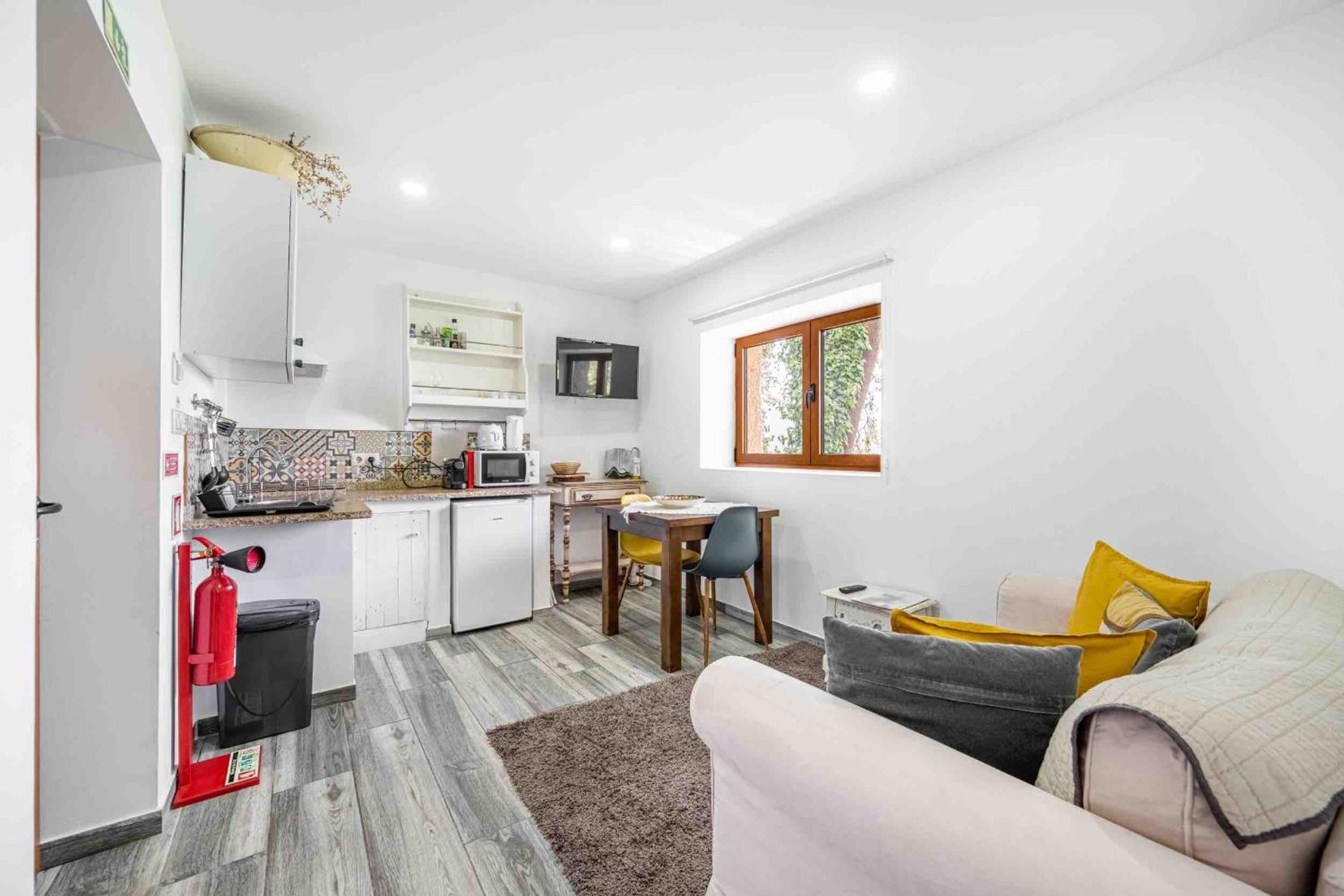 One-Bedroom House - Photo 3