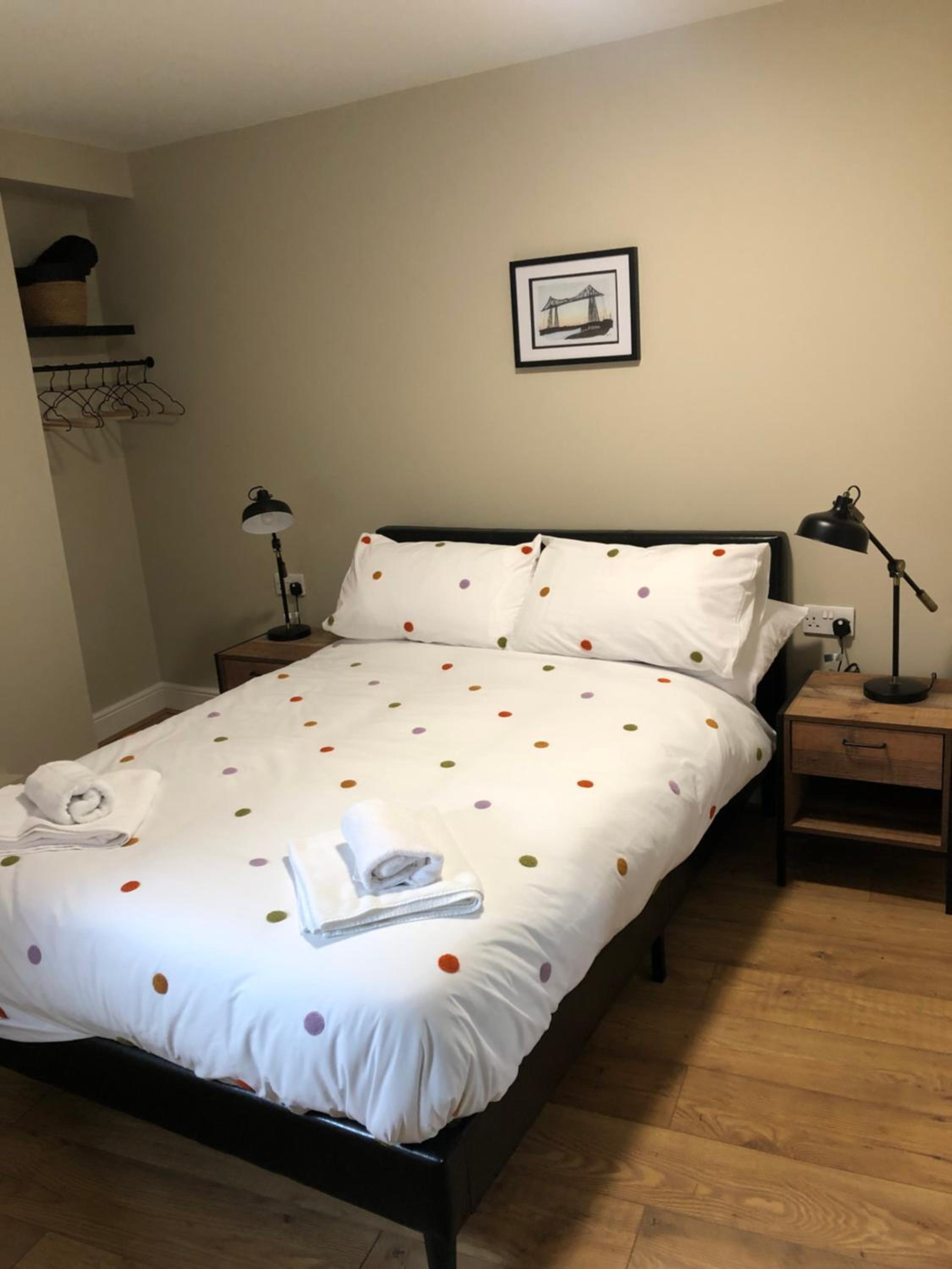 One-Bedroom Apartment photo 1
