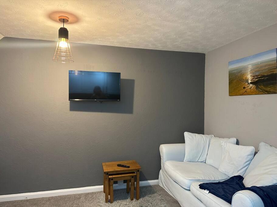 Three-Bedroom House photo 3