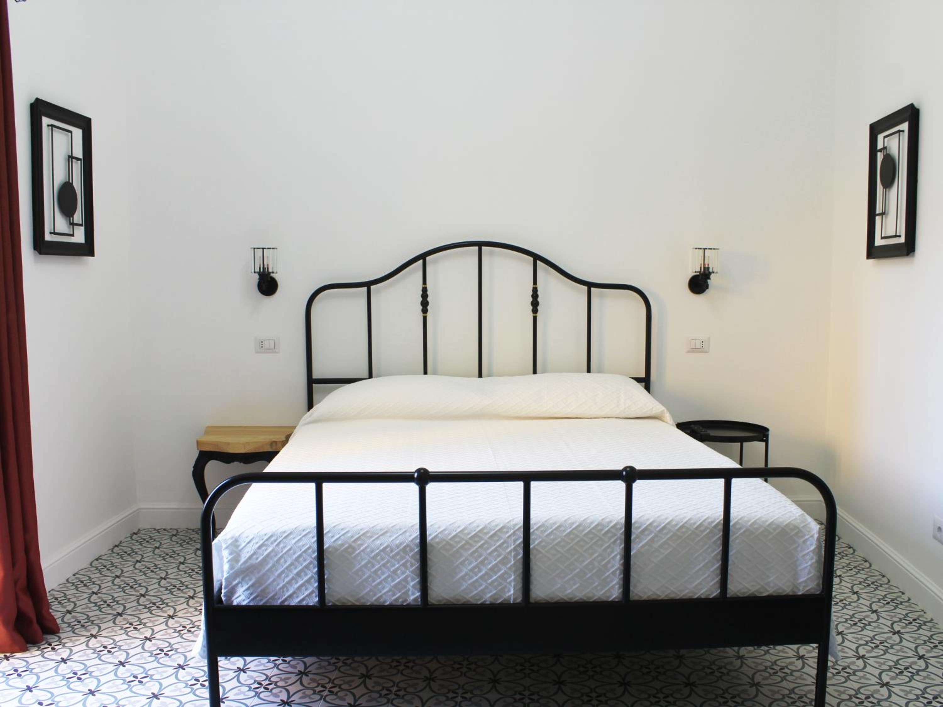 Double Room with Balcony - Photo 8
