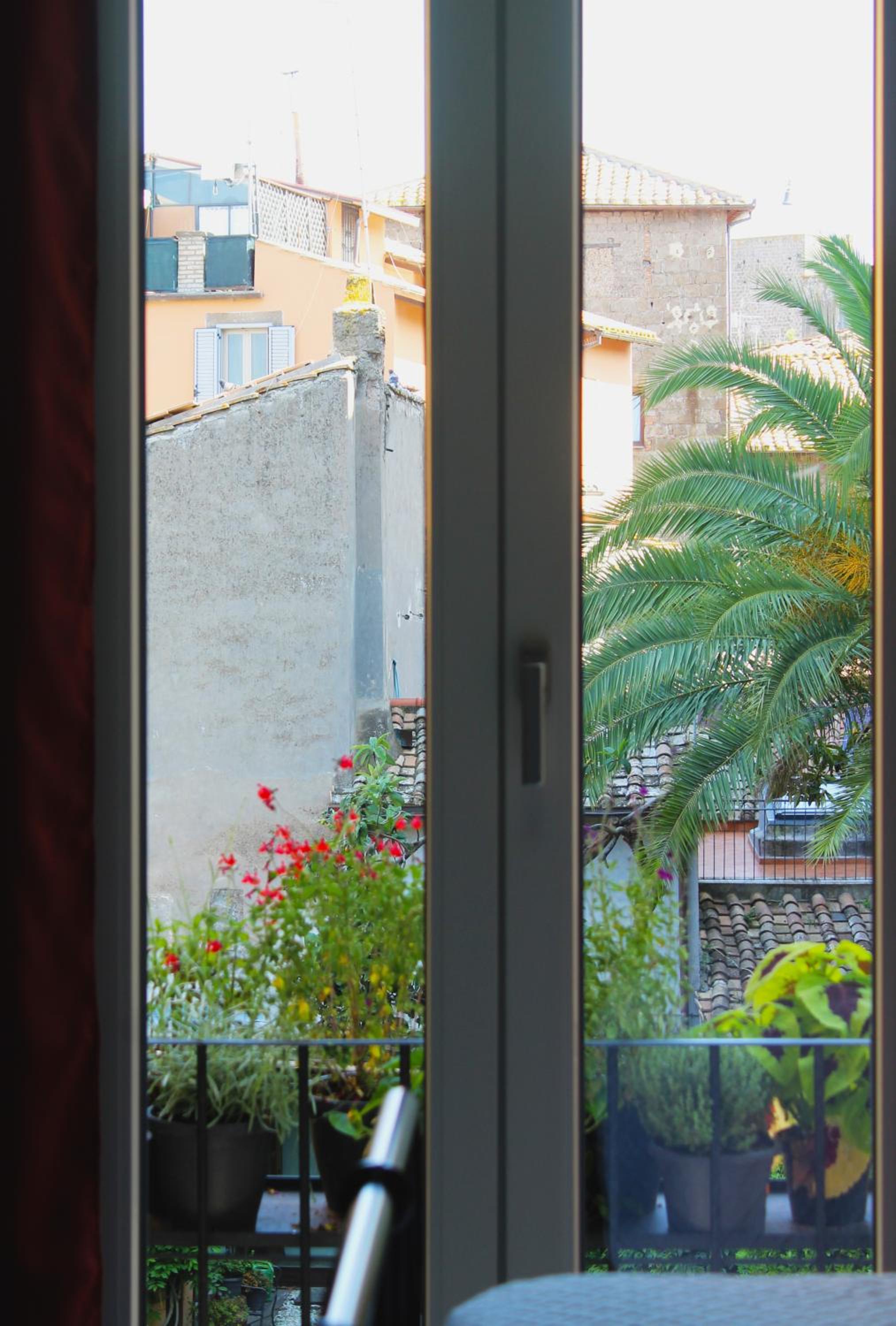Double Room with Balcony - Photo 11