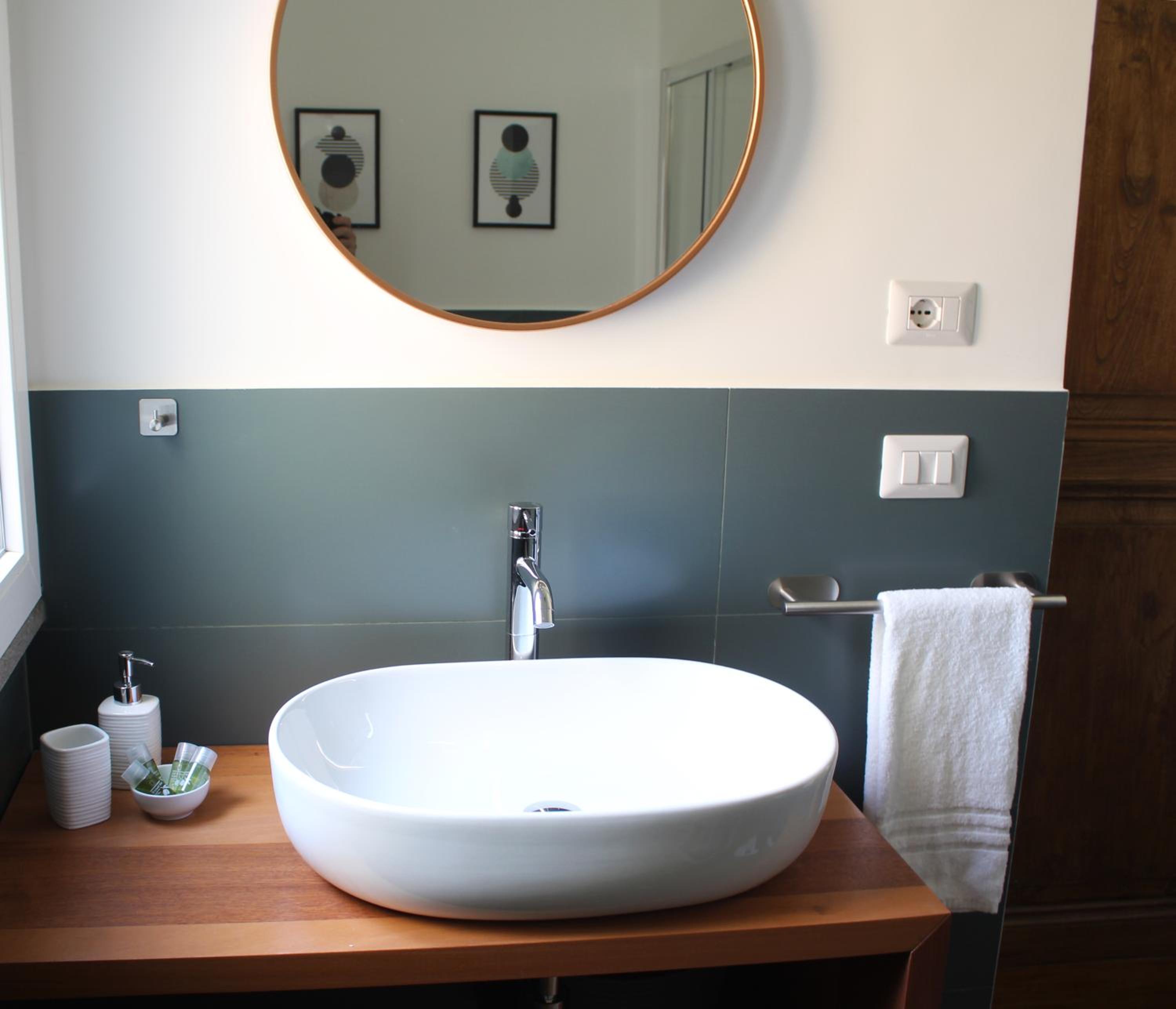 Double Room with Balcony - Photo 10