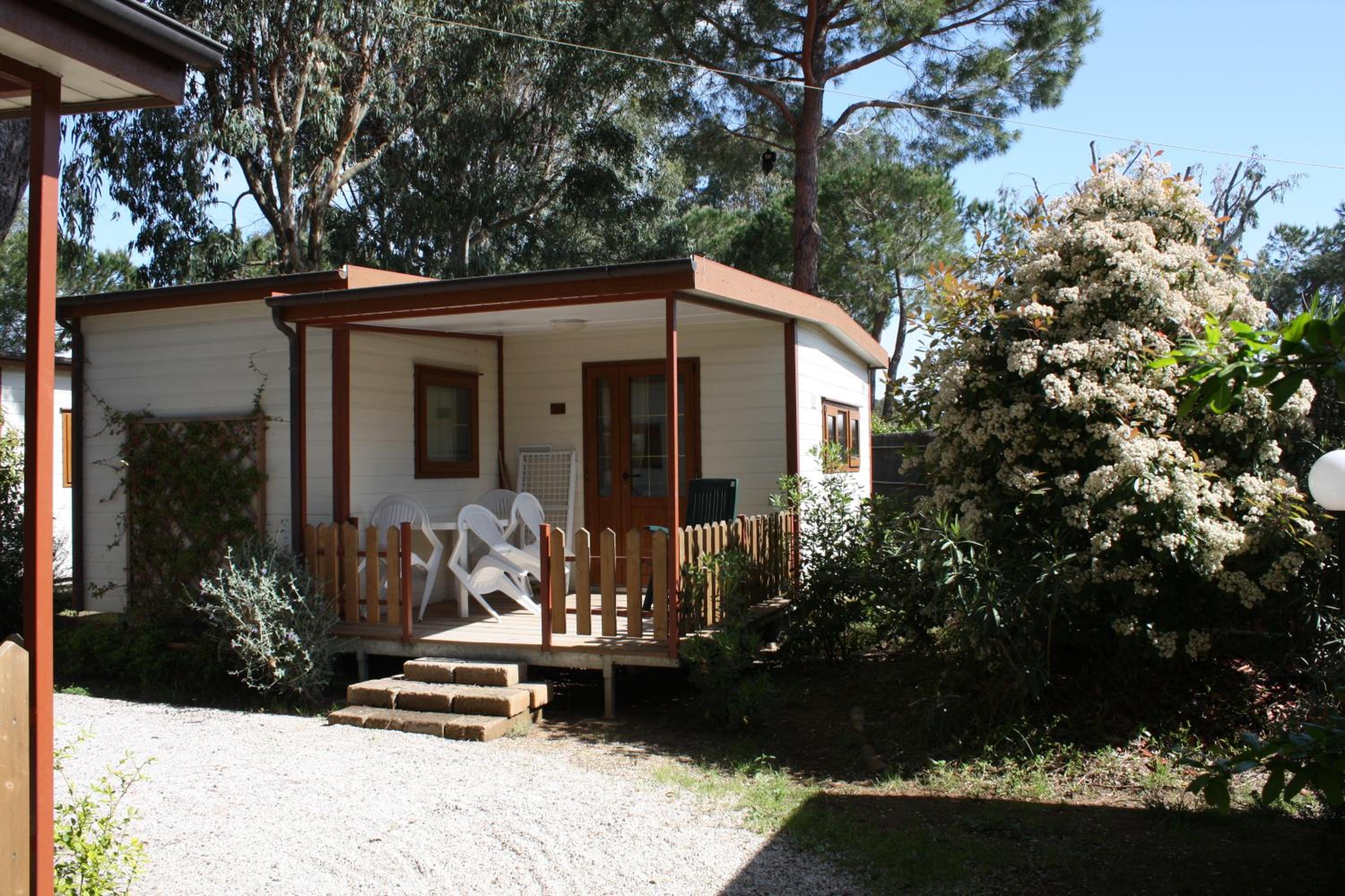 Two-Bedroom Bungalow - Photo 2