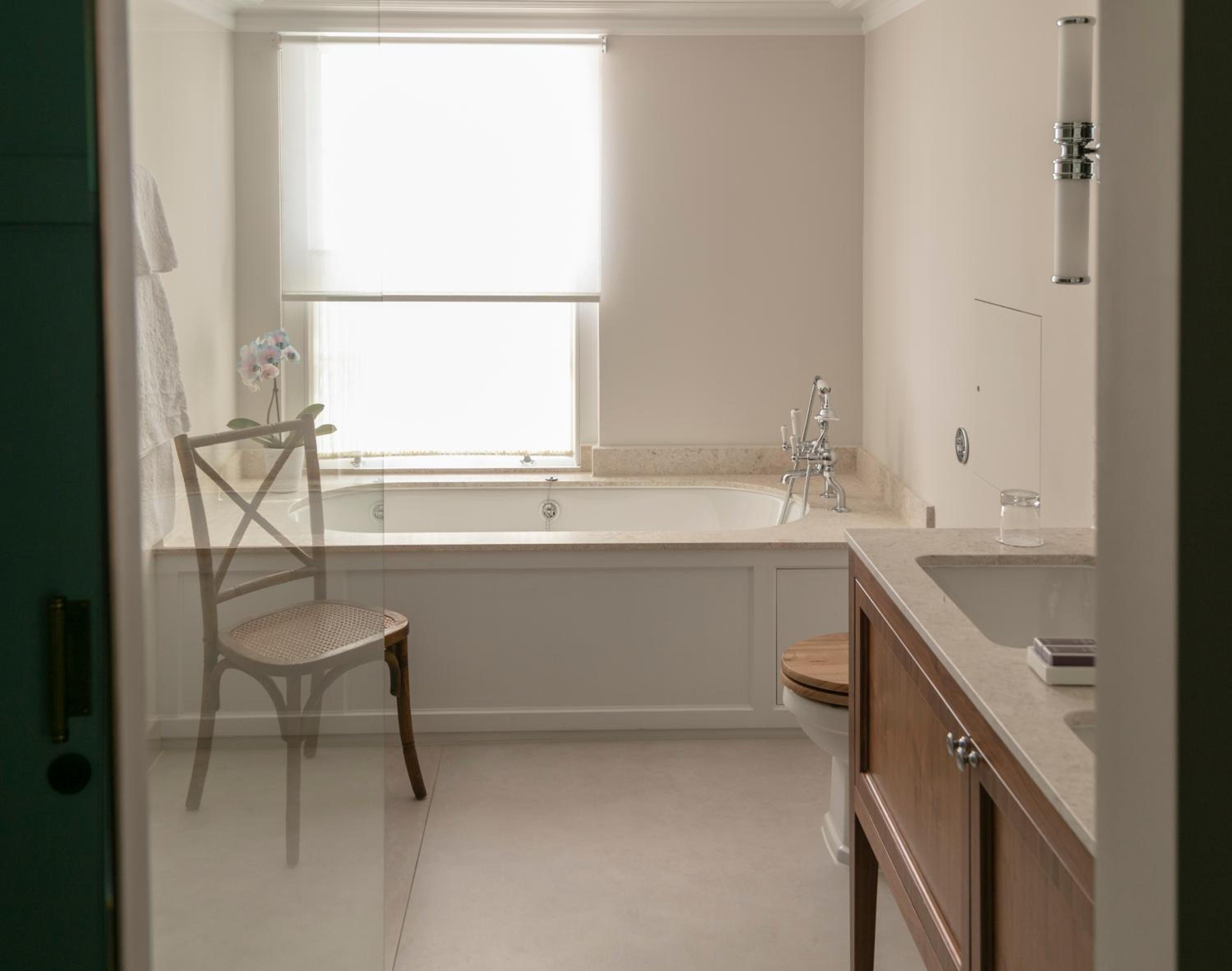 Deluxe Junior Suite photo 2