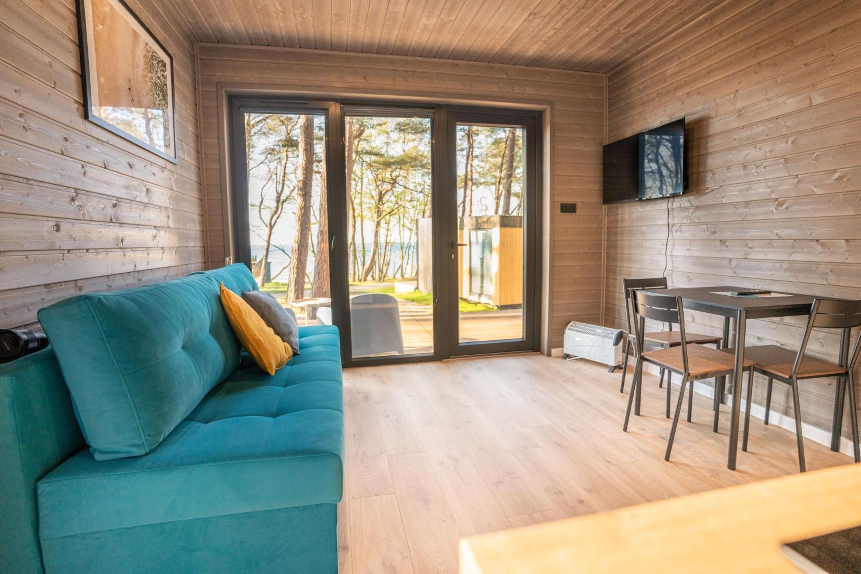 One-Bedroom Bungalow - Photo 4