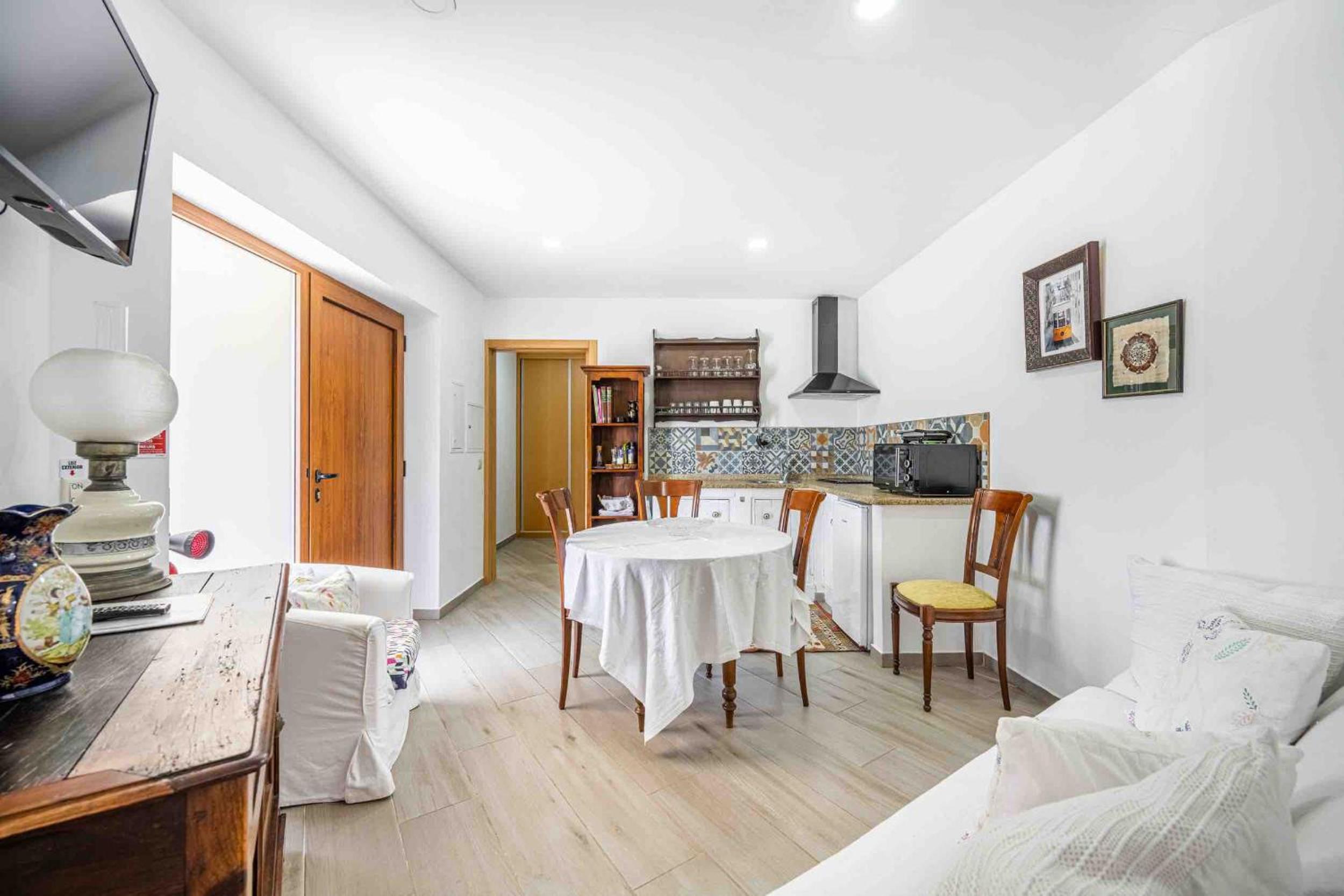 Two-Bedroom House - Photo 21