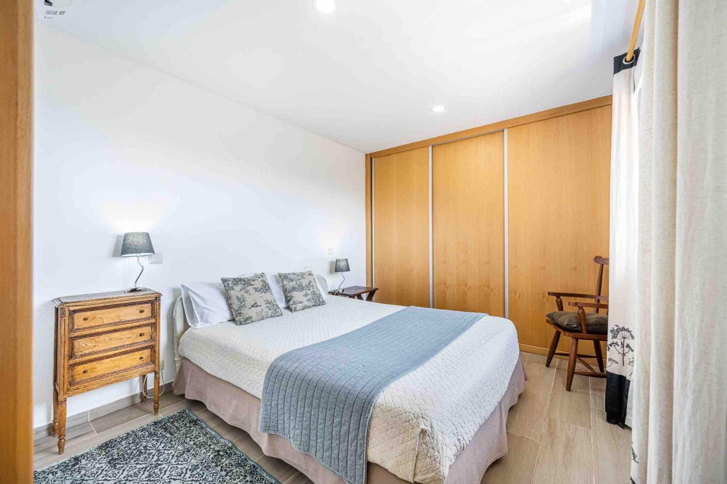 Two-Bedroom House - Photo 2