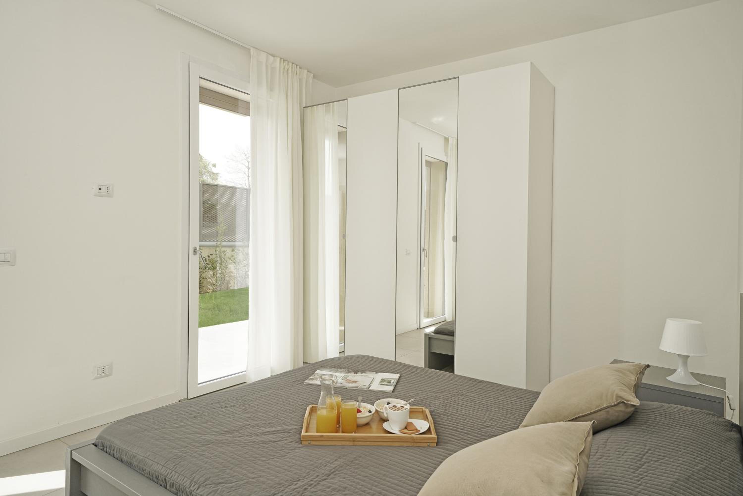 Apartment With Garden View