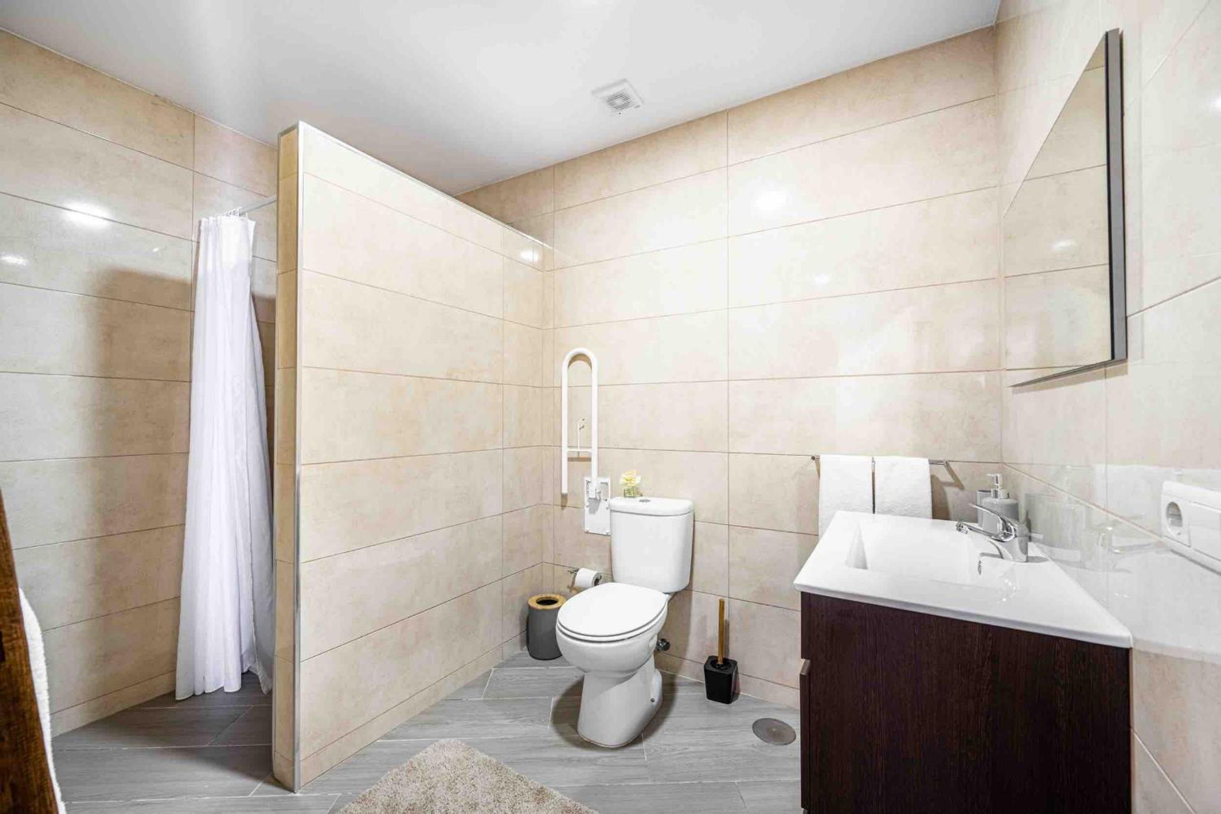 Two-Bedroom House - Photo 5