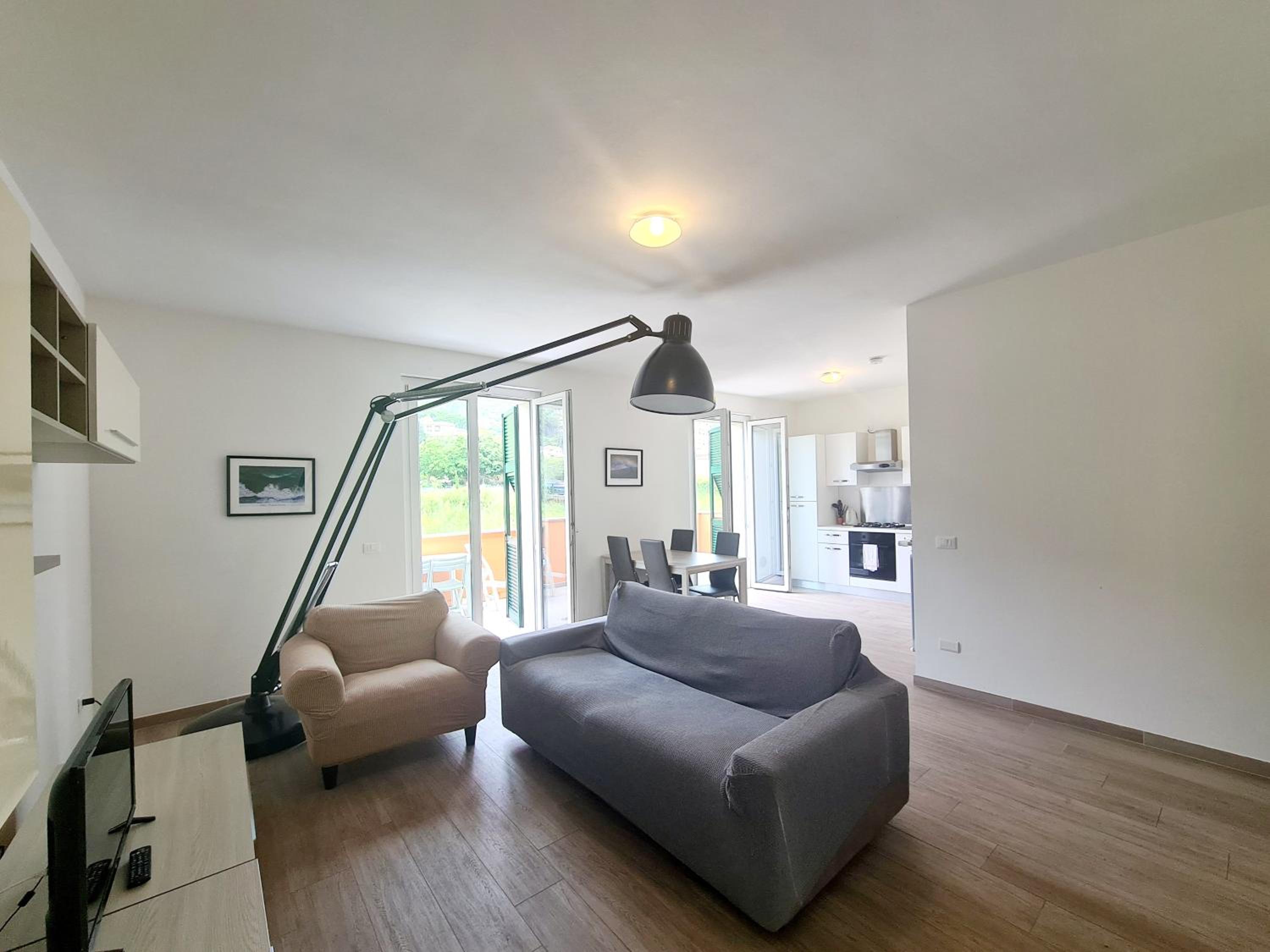 Deluxe Three-Bedroom Apartment with Balcony photo 1