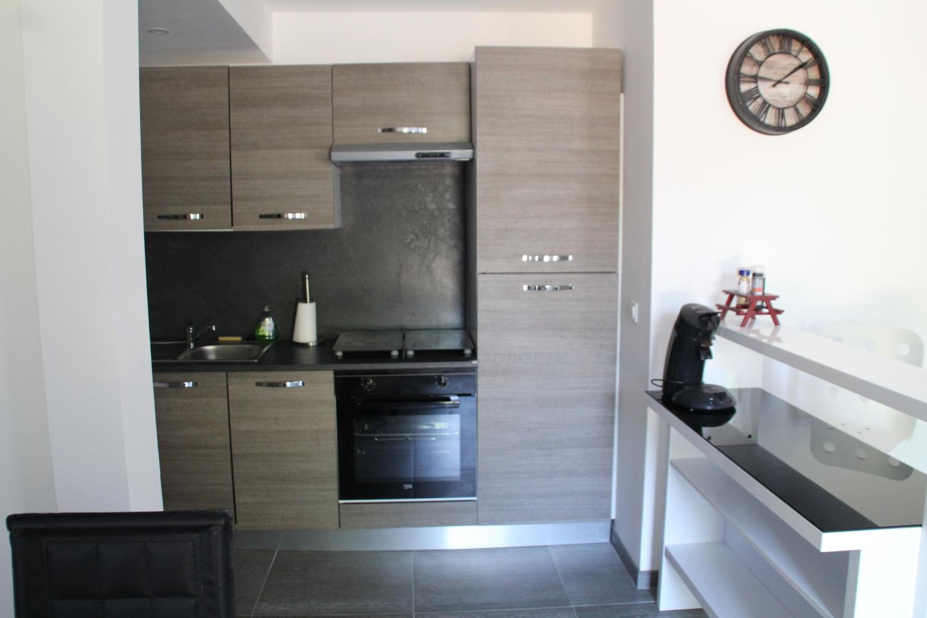 One-Bedroom Apartment photo 2