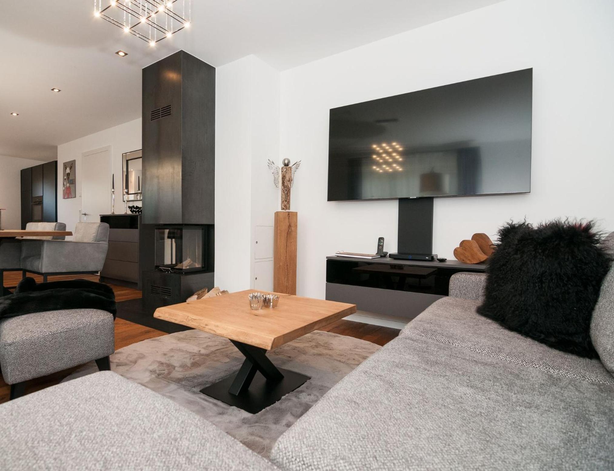 One-Bedroom Apartment with Terrace photo 1
