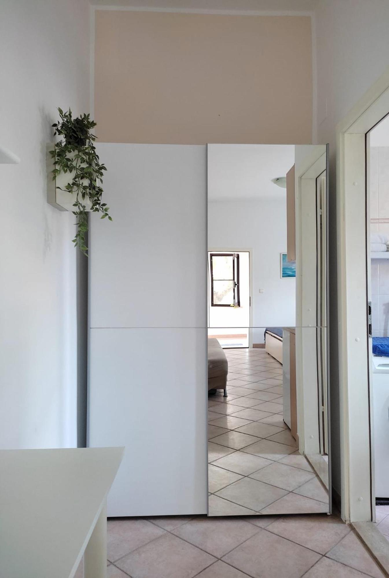 One-Bedroom Apartment - Photo 1