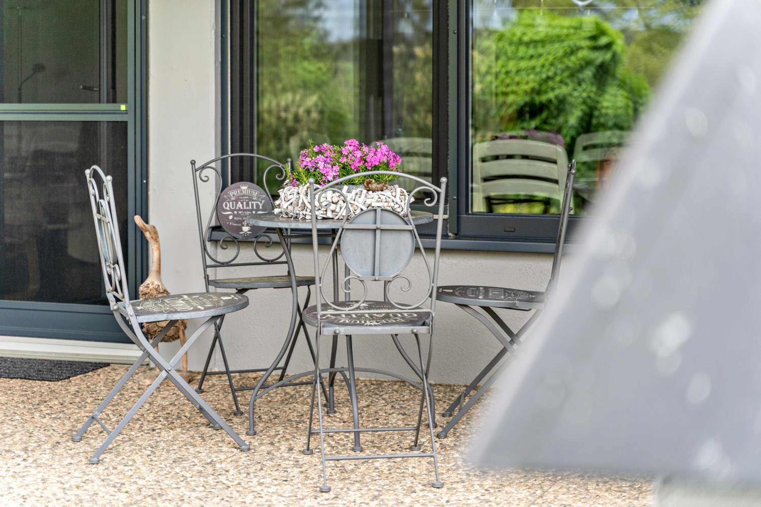 Two-Bedroom Deluxe Apartment with Garden View photo 3