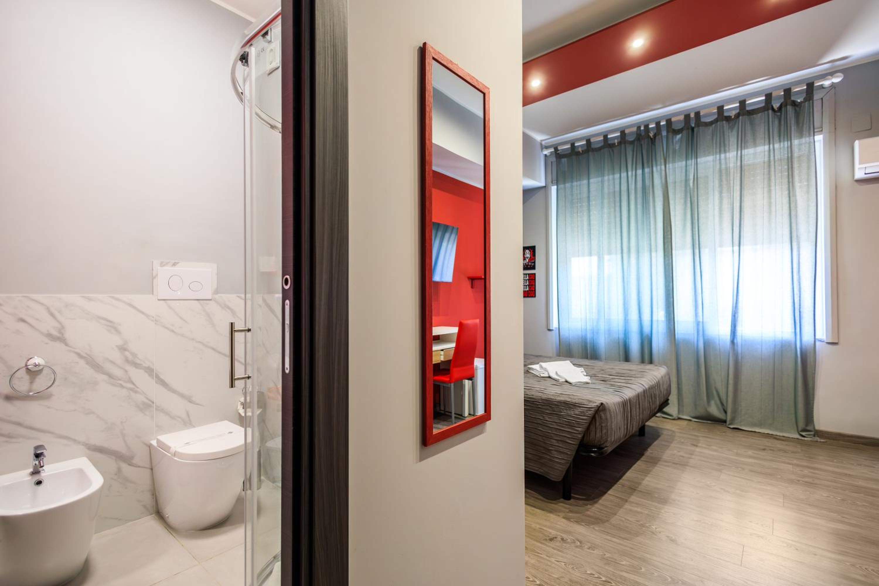 Double Room with Private Bathroom - Photo 11