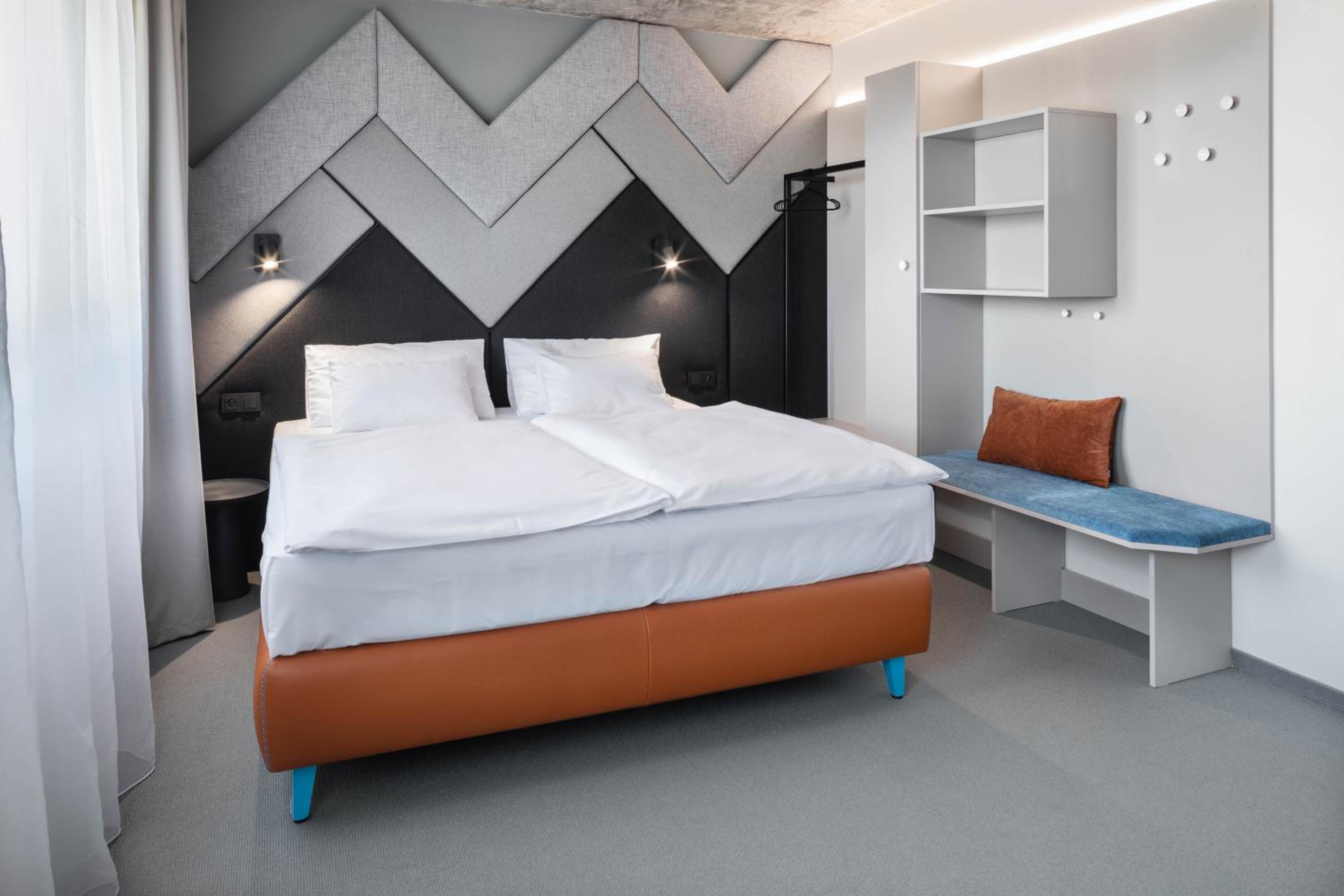Deluxe Double Room with Extra Bed - Photo 3