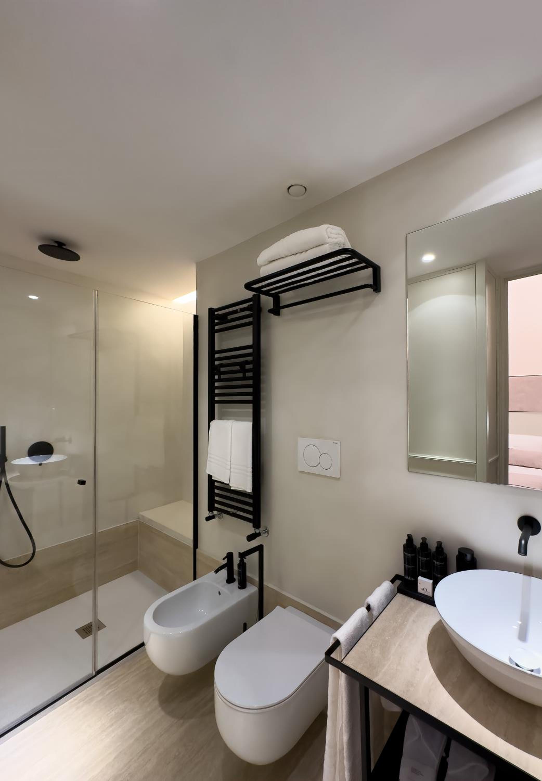 Standard Double or Twin Room photo 3