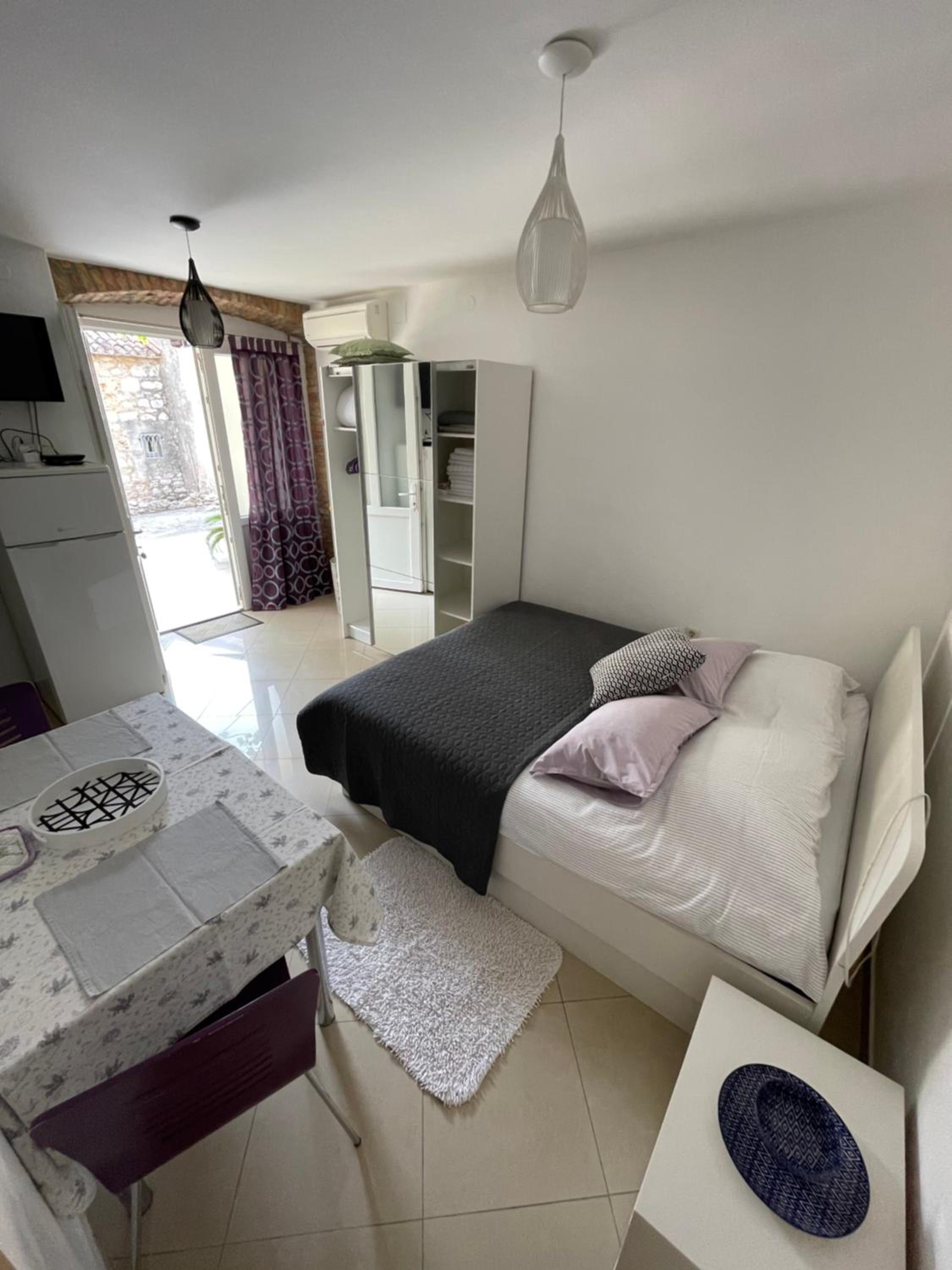 Studio Apartment photo 2