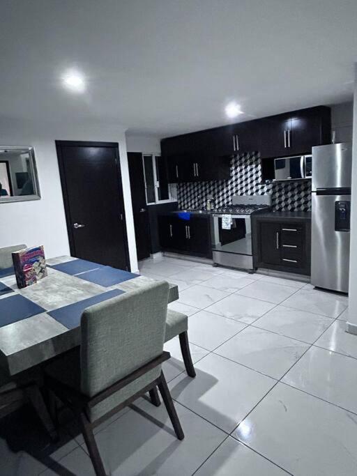 Four-Bedroom House photo 2