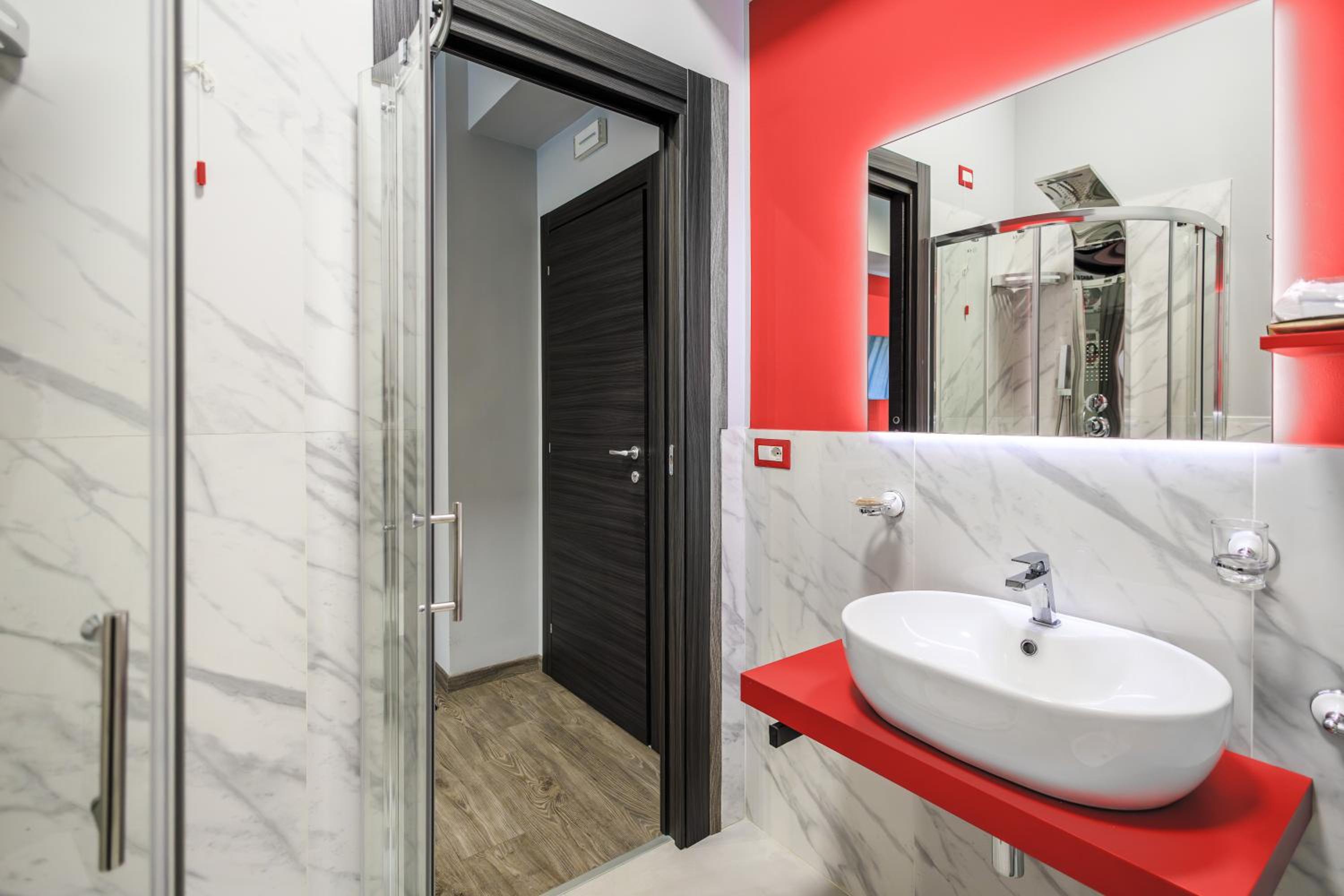 Double Room with Private Bathroom - Photo 8