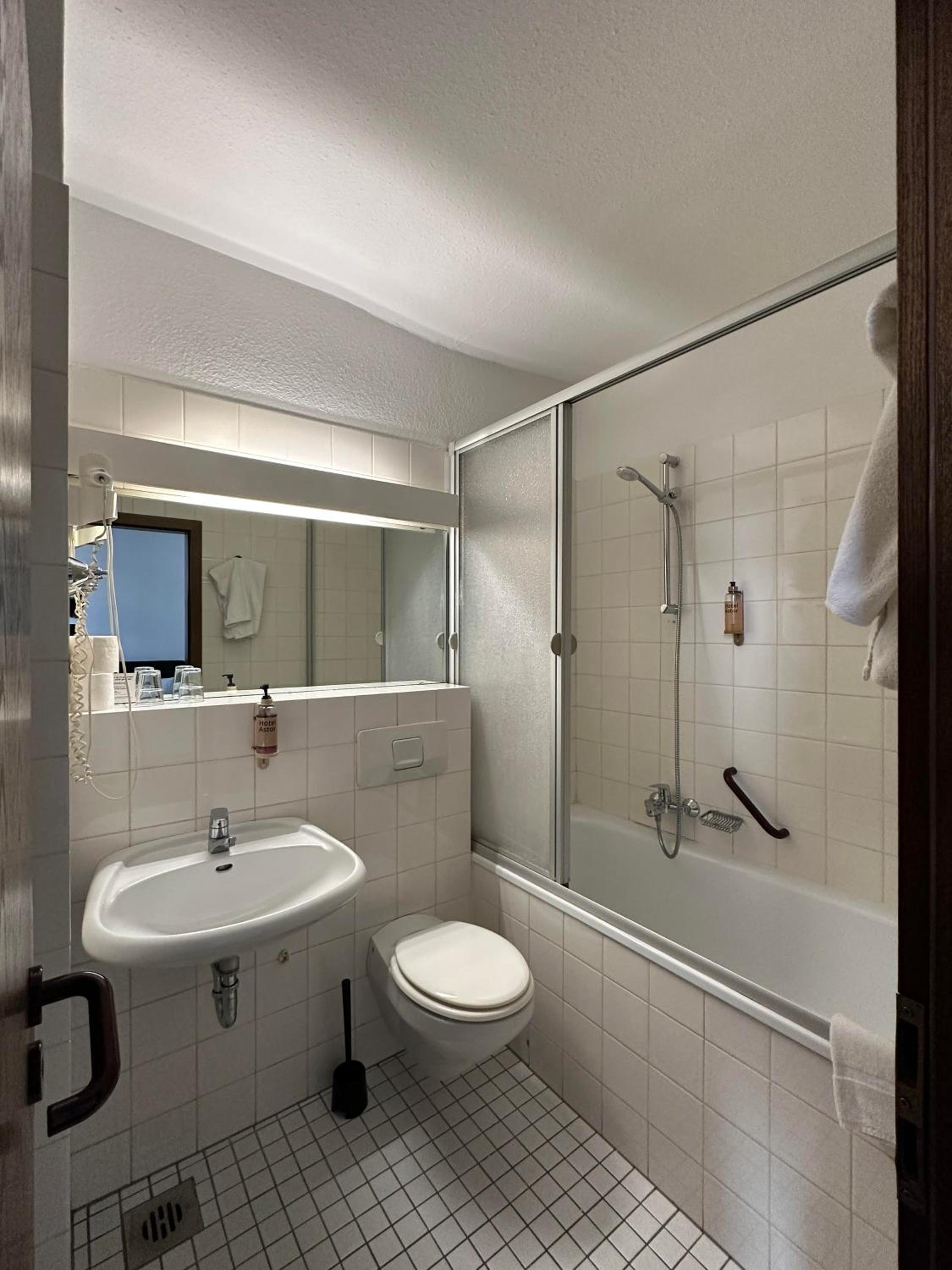 Standard Double Room - Photo 2