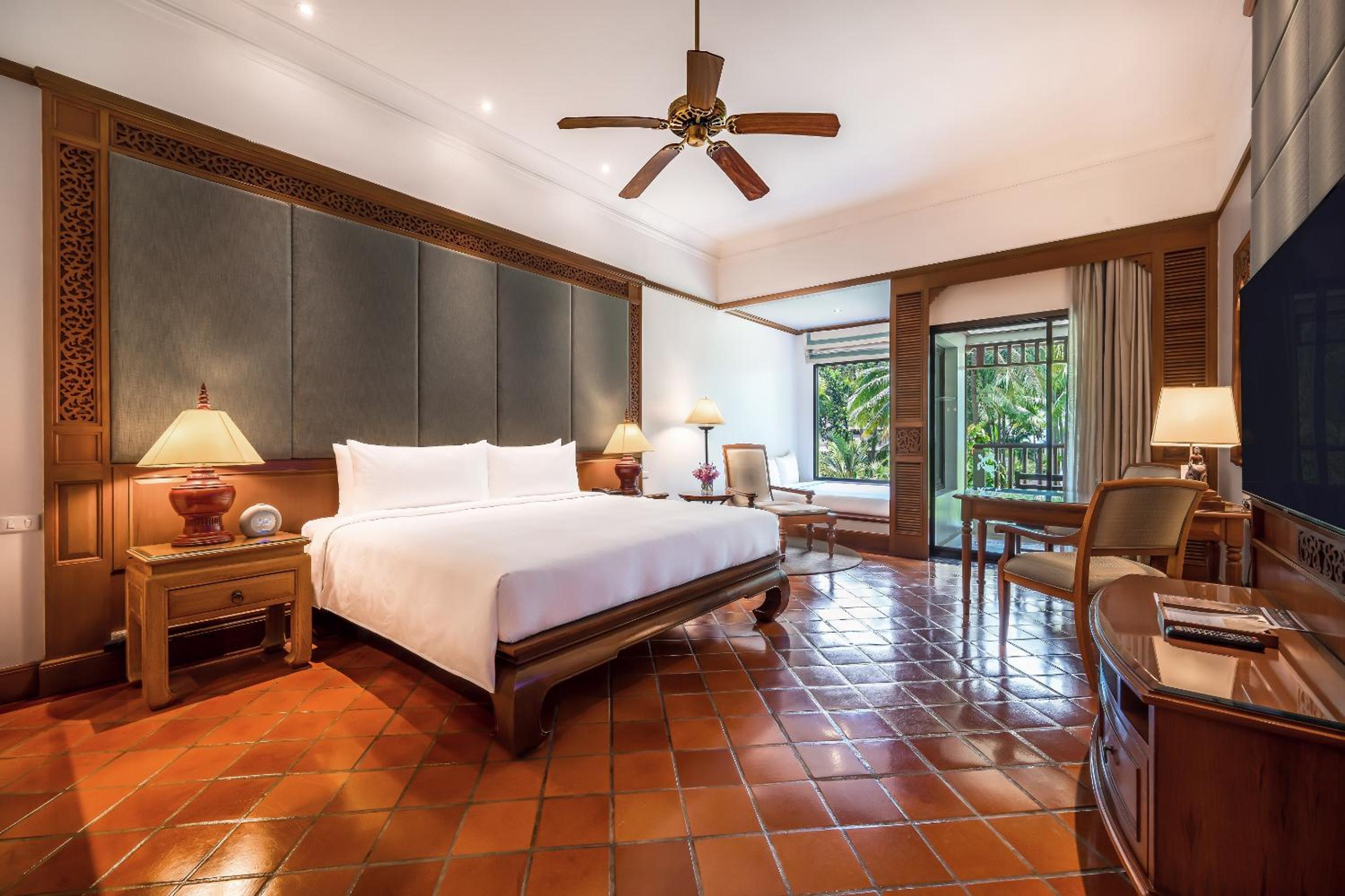 High Story Family Room with Balcony (Non Smoking)