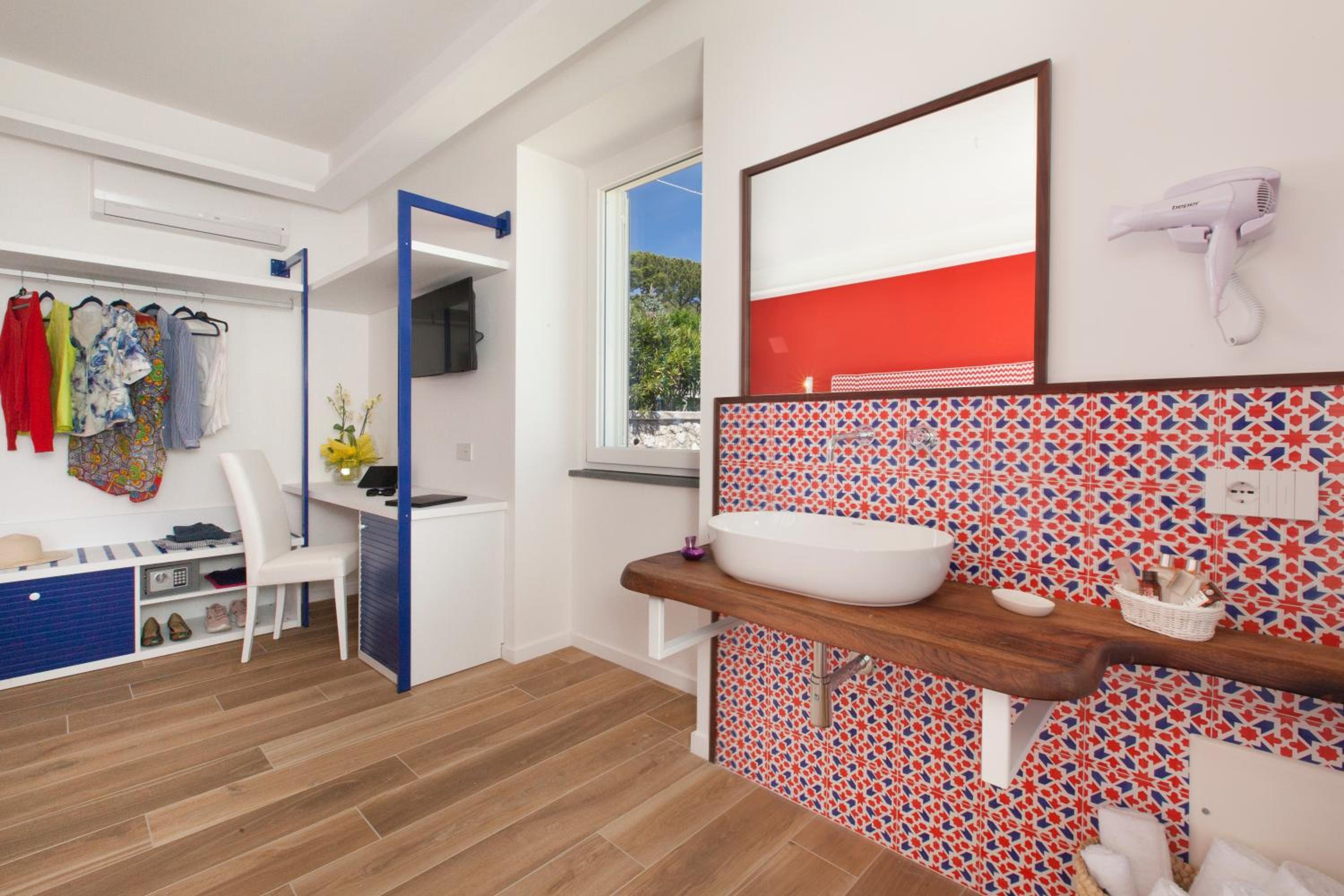 King Room with Sea View - Photo 12
