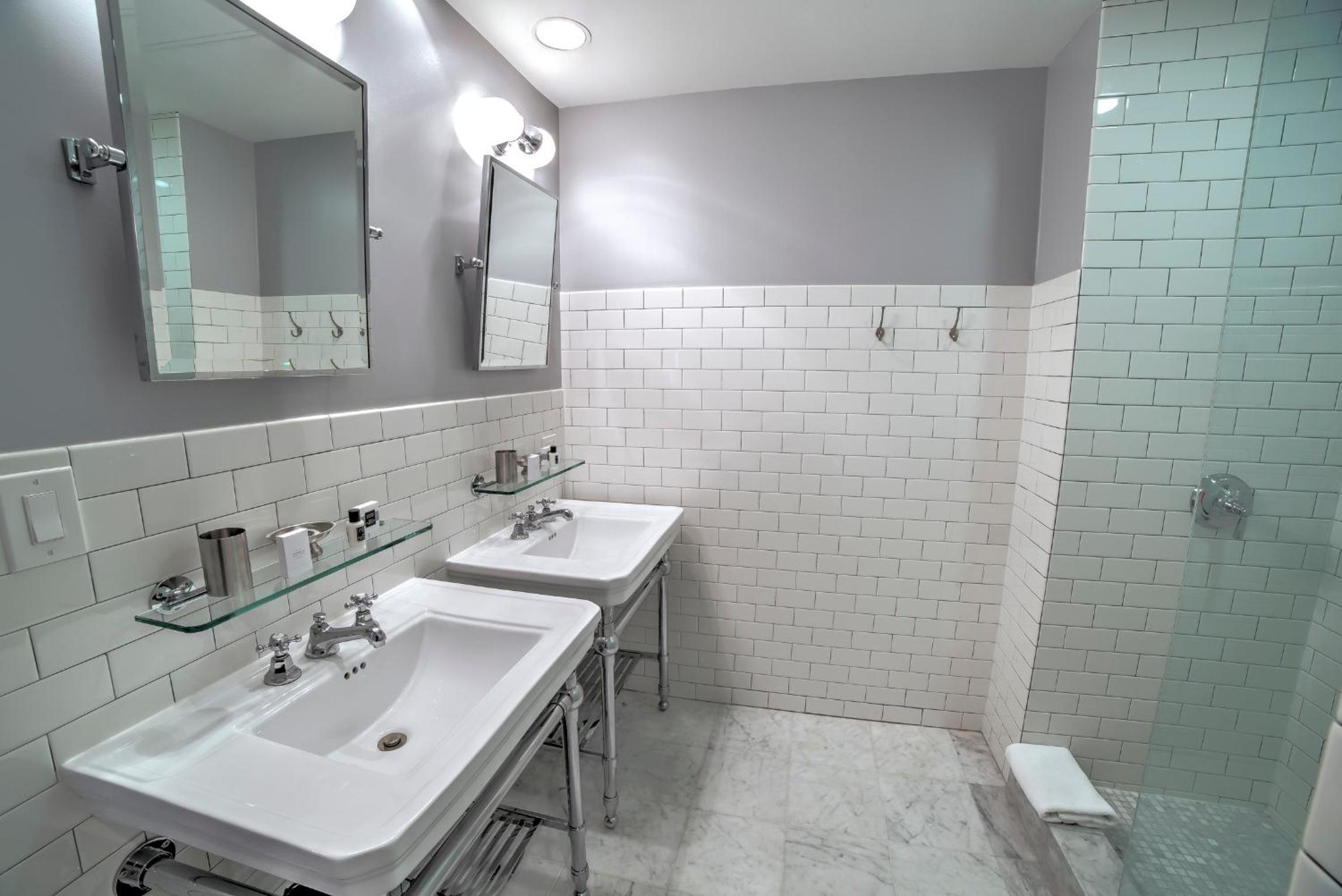 Deluxe King Room - Photo 4