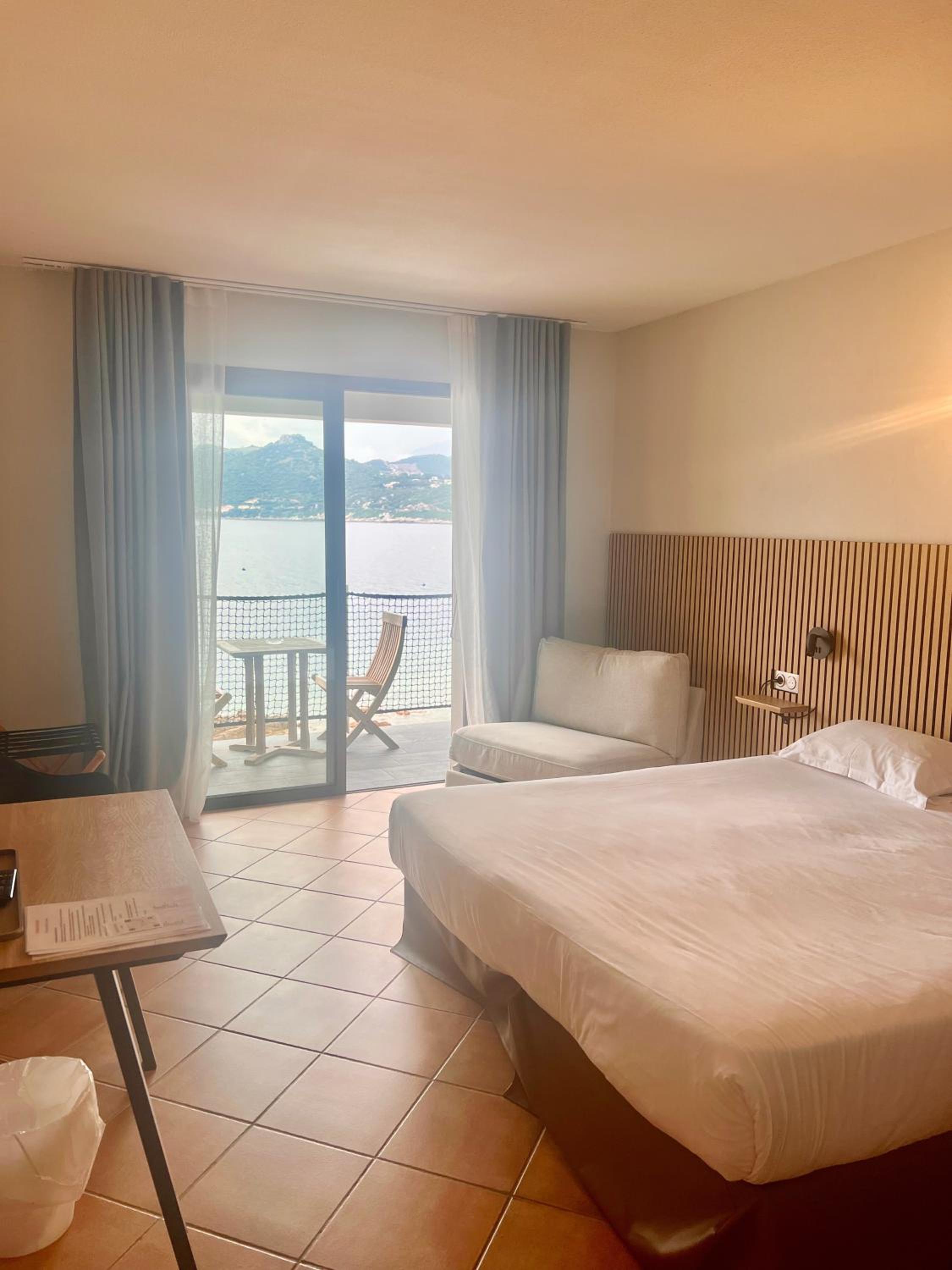 Superior Double Room Sea Side - Photo 3