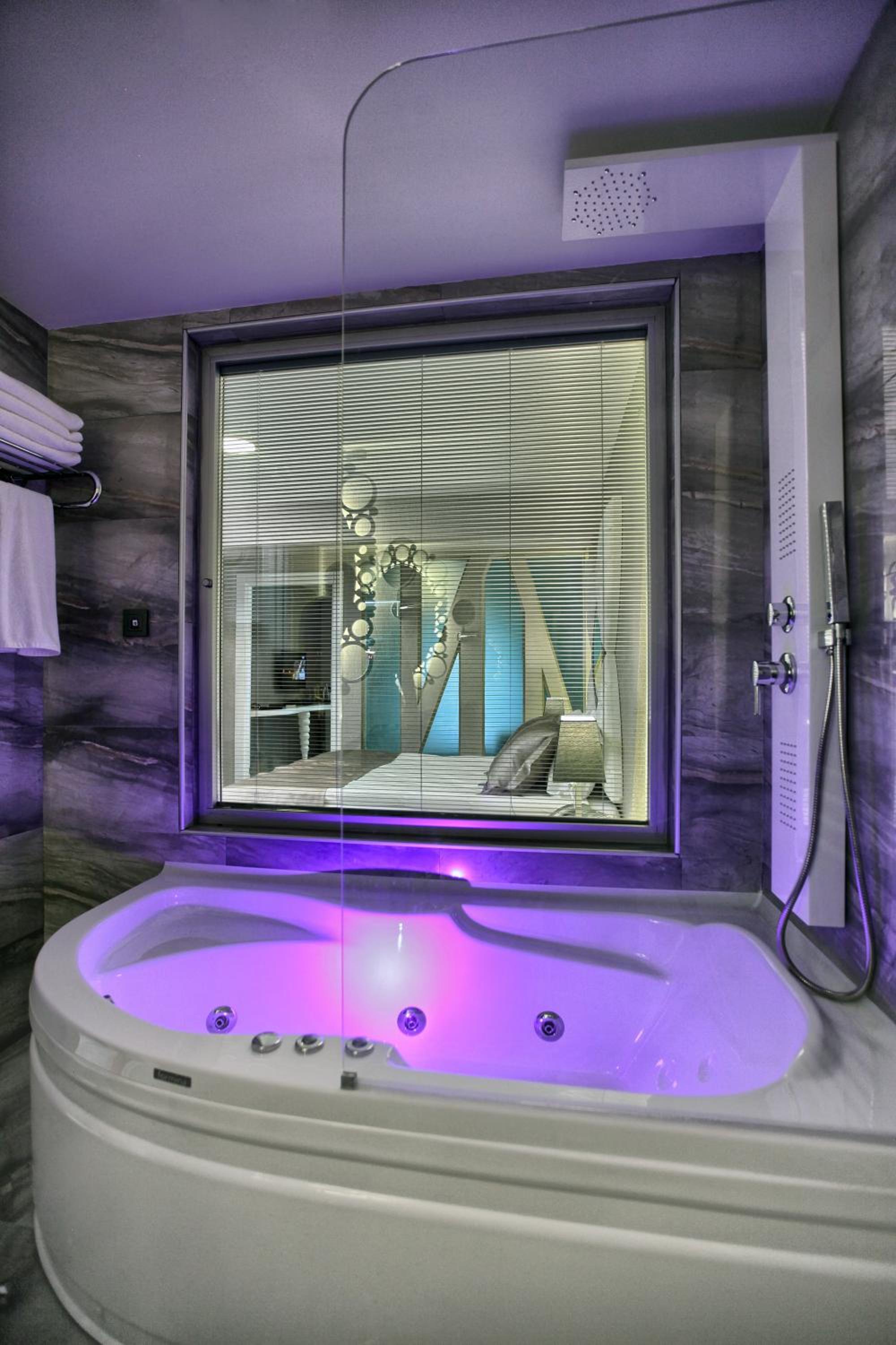 Standard  Room with Jacuzzi photo 3