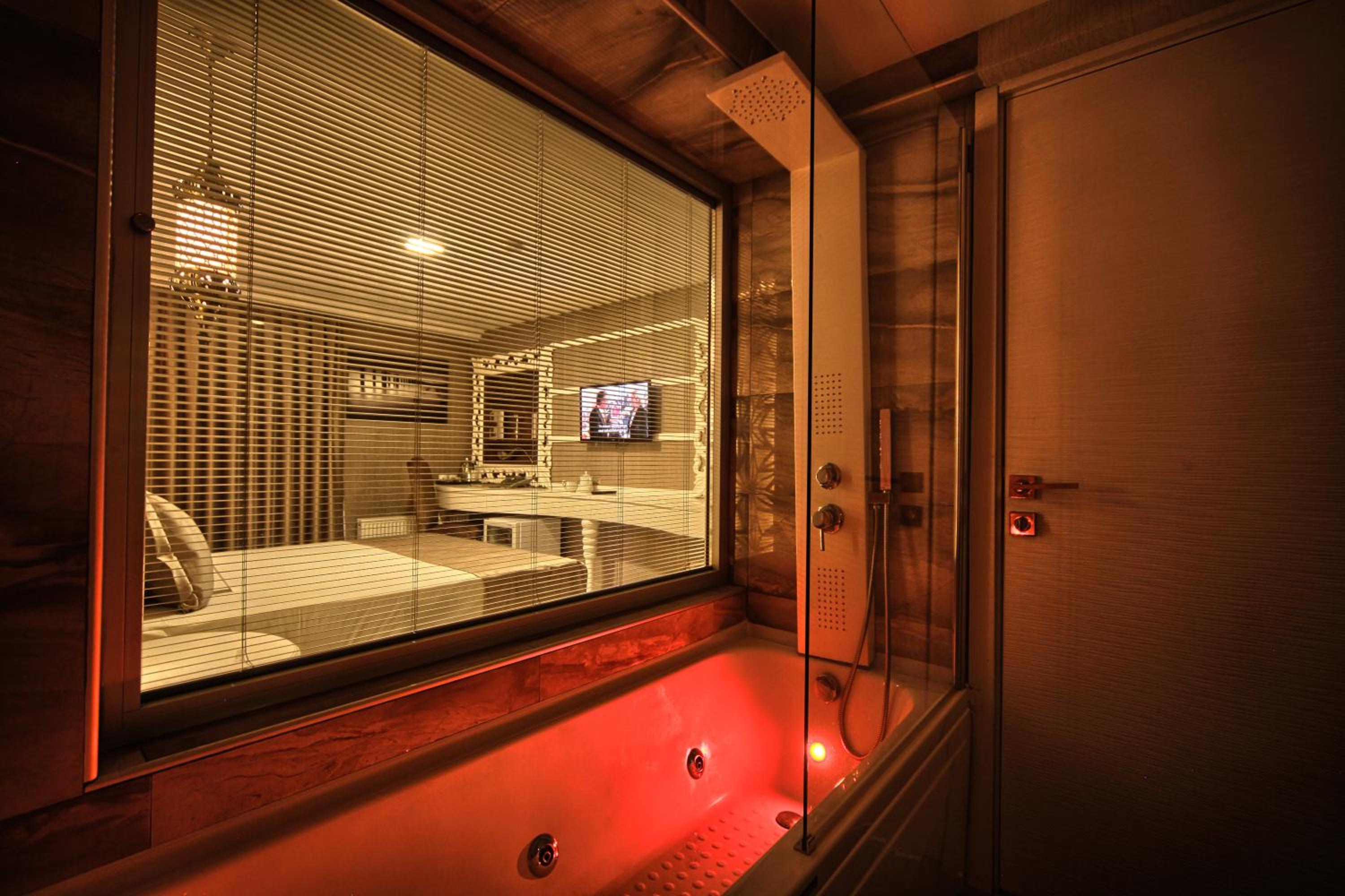 Standard  Room with Jacuzzi photo 2