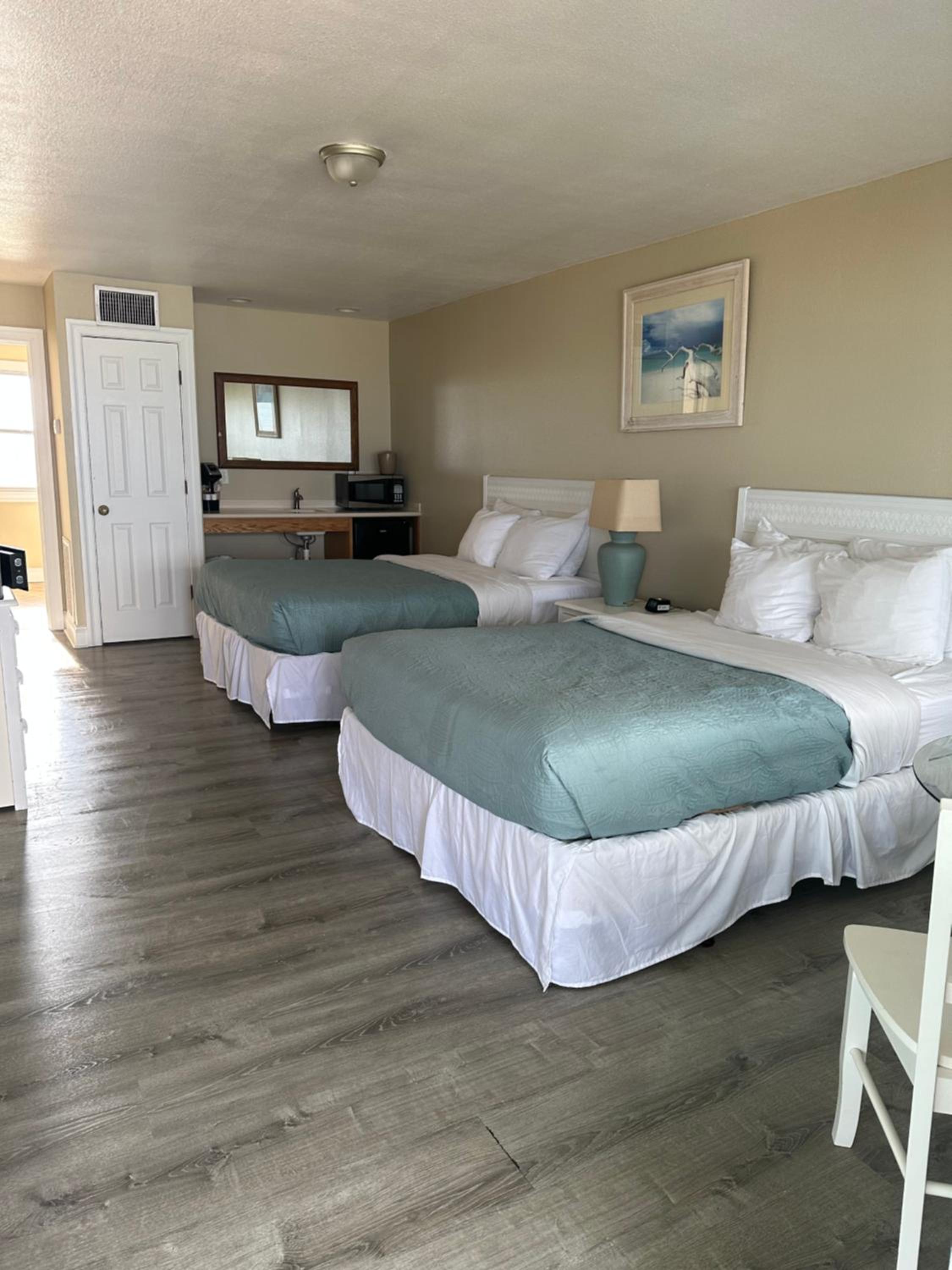 Queen Room with Two Queen Beds - Oceanfront - Photo 3