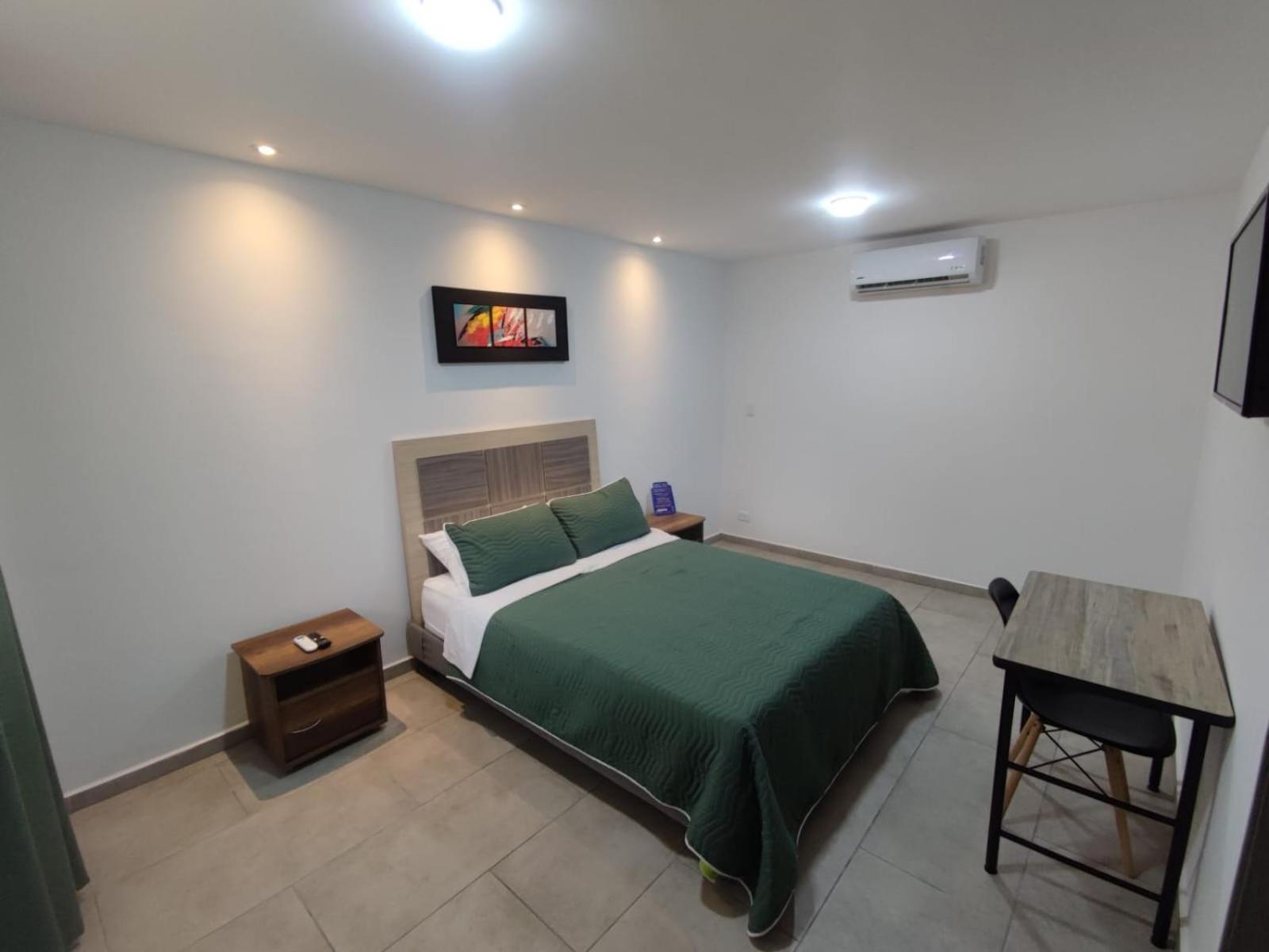 Large Double Room photo 2