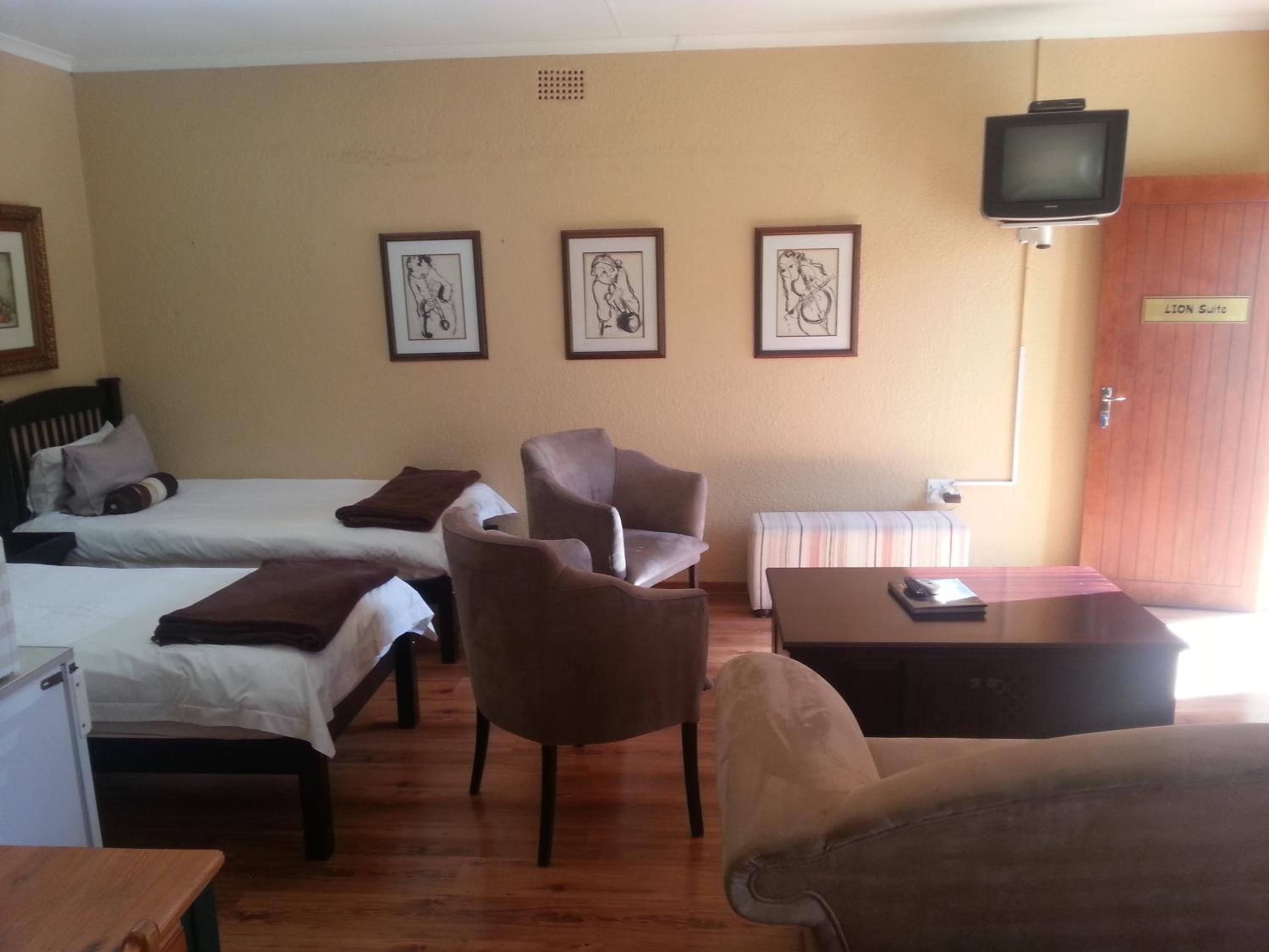 Family Room - Photo 2