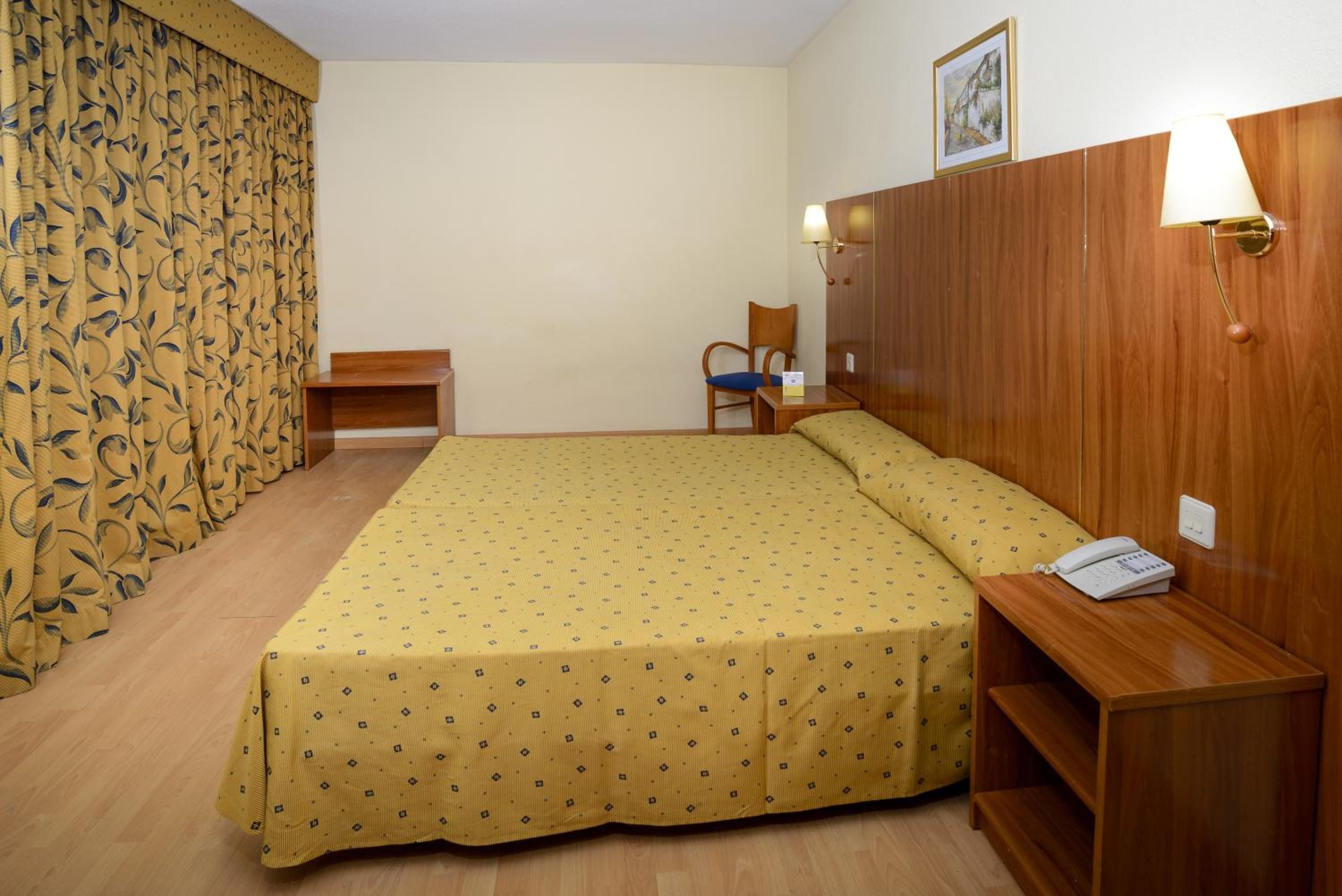Twin Room - Photo 5
