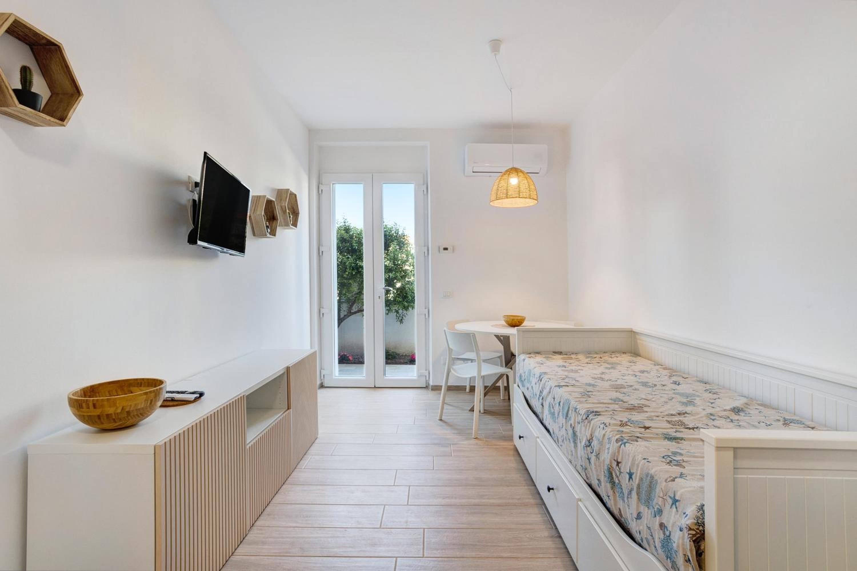 One-Bedroom Apartment with Garden photo 1