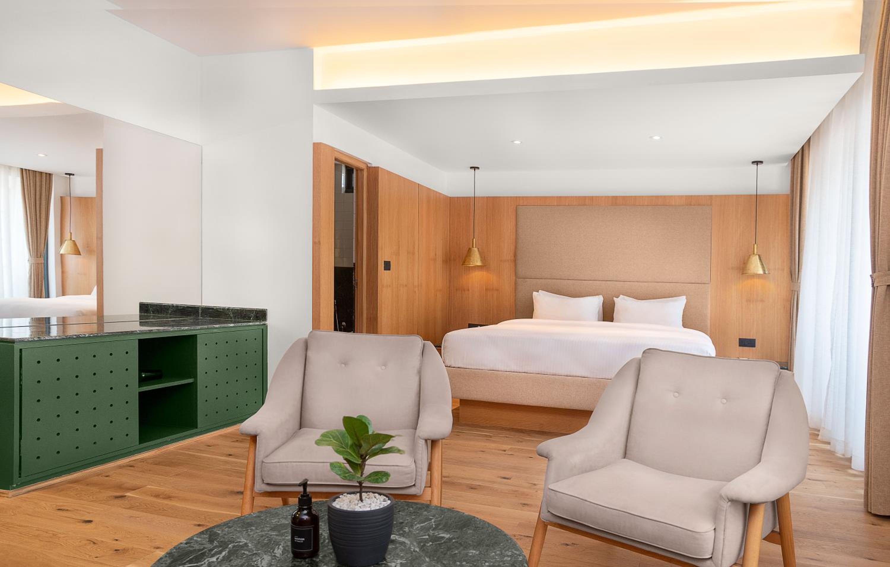 Suite - Photo 2