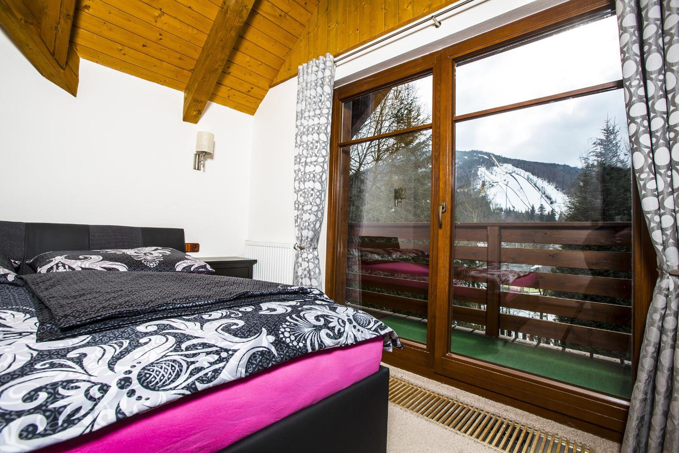 Apartment with Mountain View photo 3