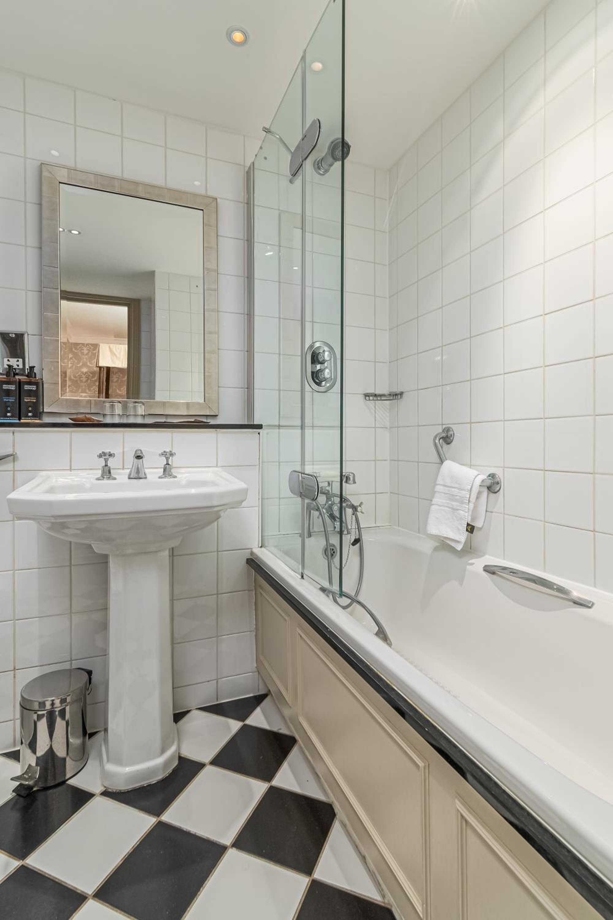 Classic Double Room - Photo 6